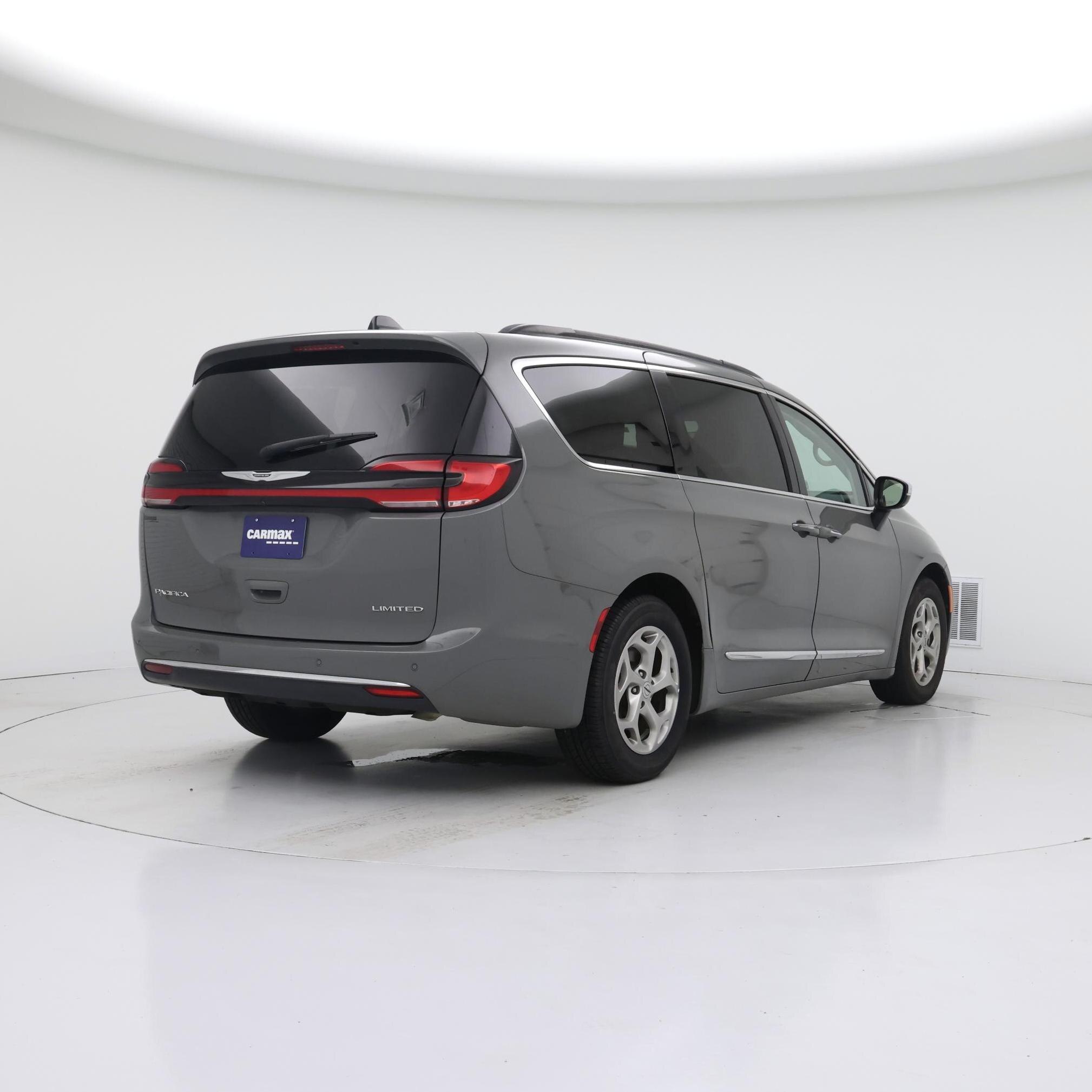 Thumbnail: 2023 Chrysler Pacifica - 8
