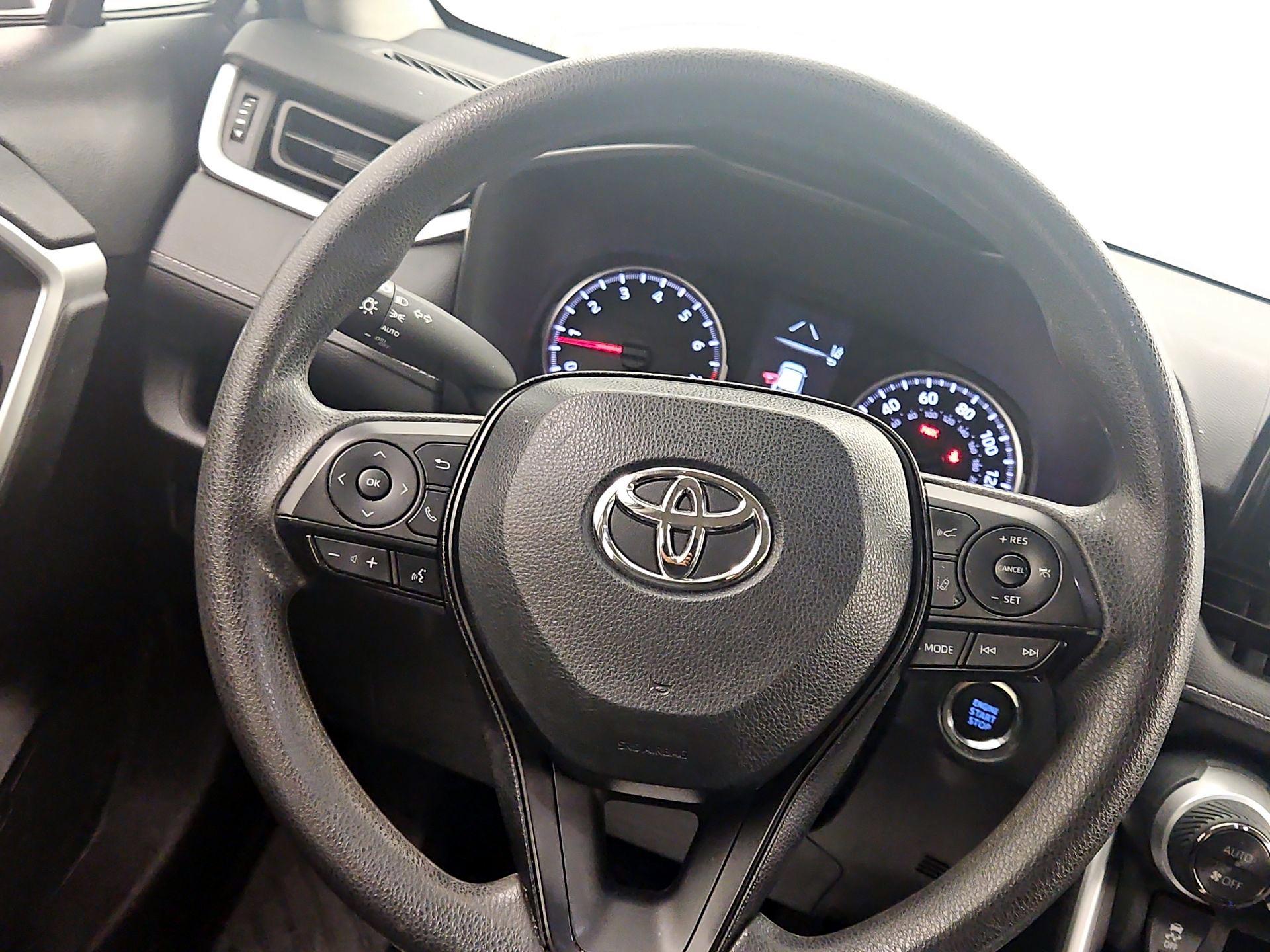 Thumbnail: 2022 Toyota RAV4 - 10