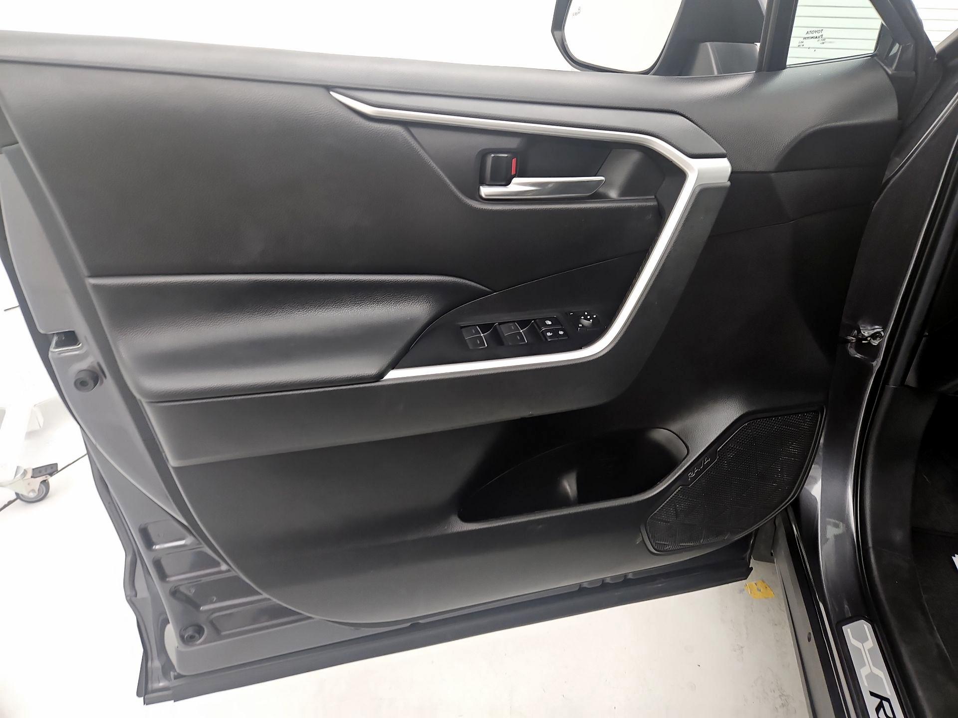 Thumbnail: 2022 Toyota RAV4 - 12