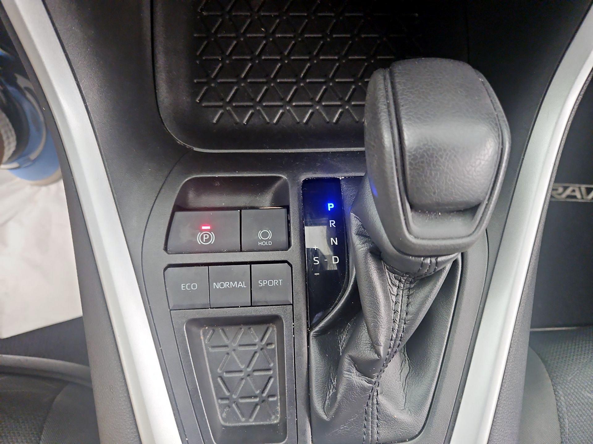 Thumbnail: 2022 Toyota RAV4 - 17