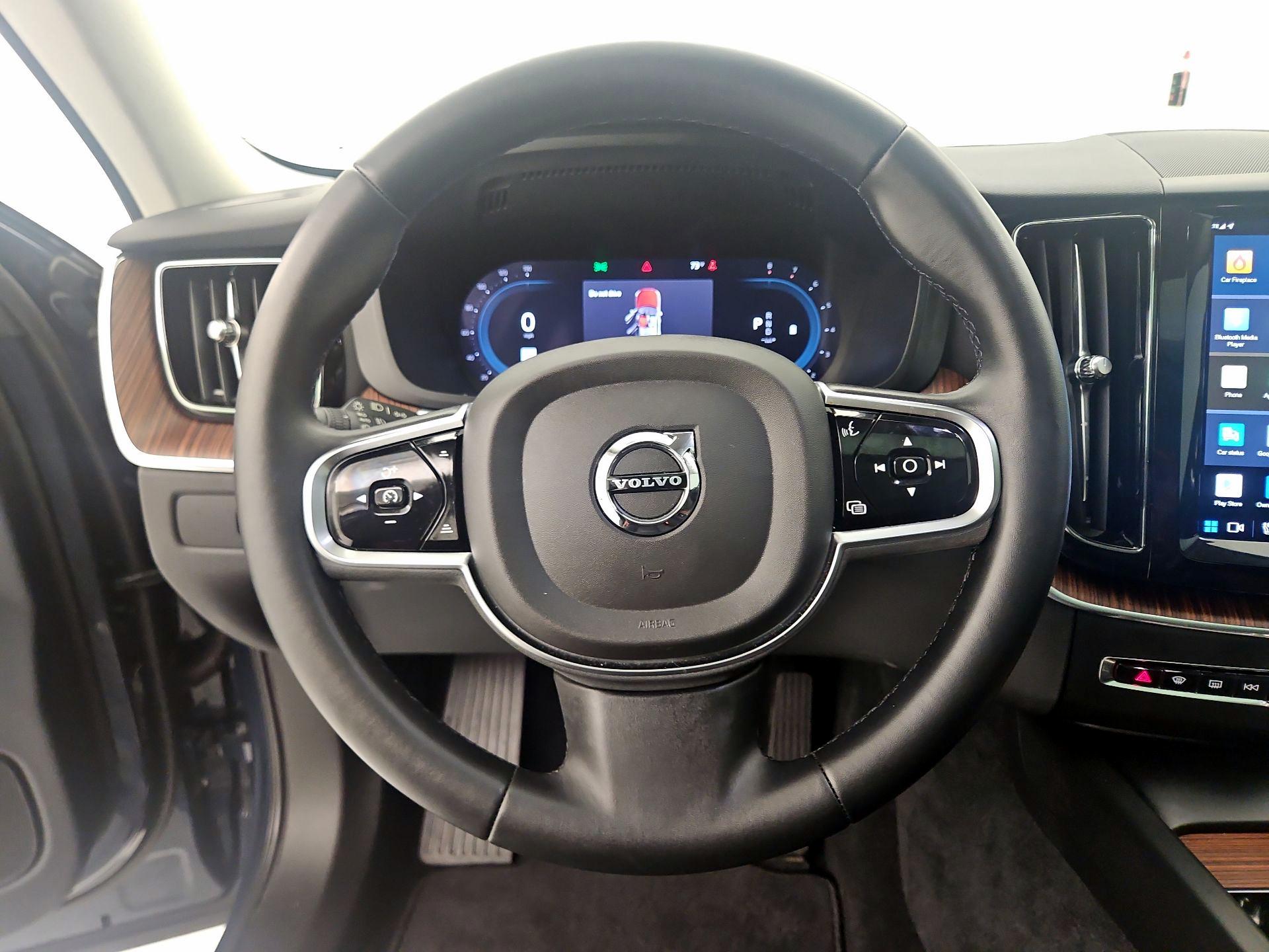 Thumbnail: 2023 Volvo XC60 - 10