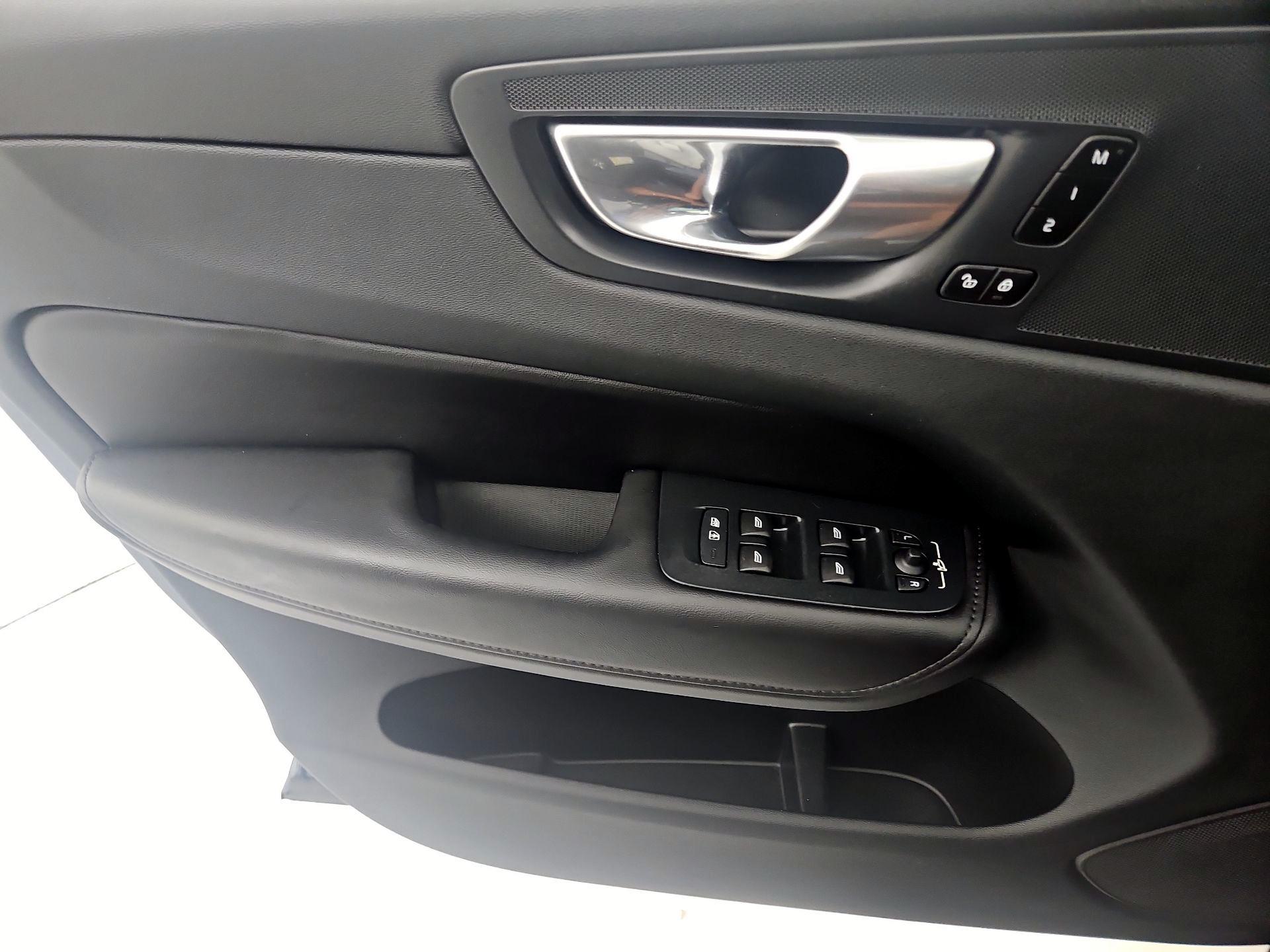 Thumbnail: 2023 Volvo XC60 - 12