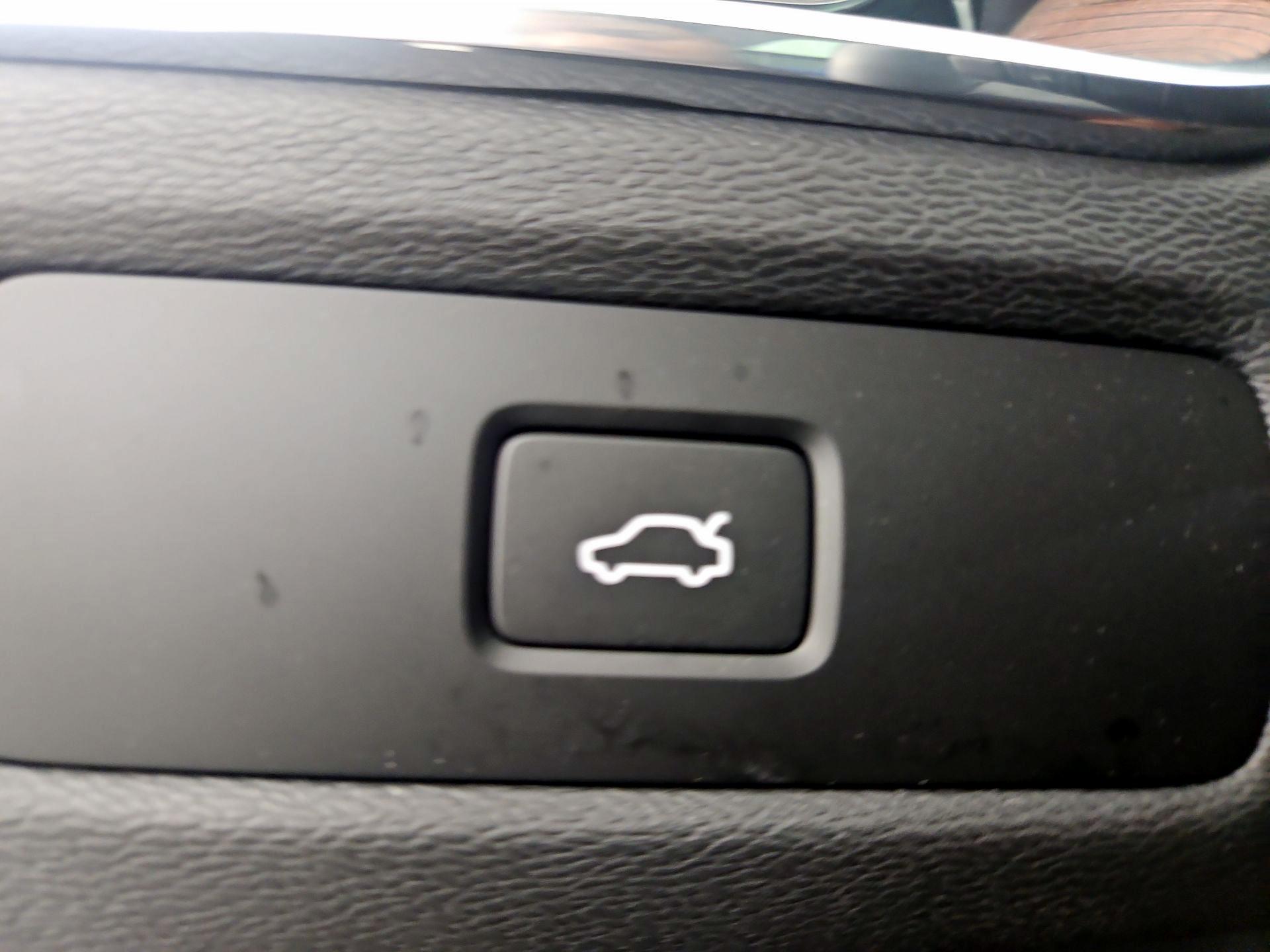 Thumbnail: 2023 Volvo XC60 - 13