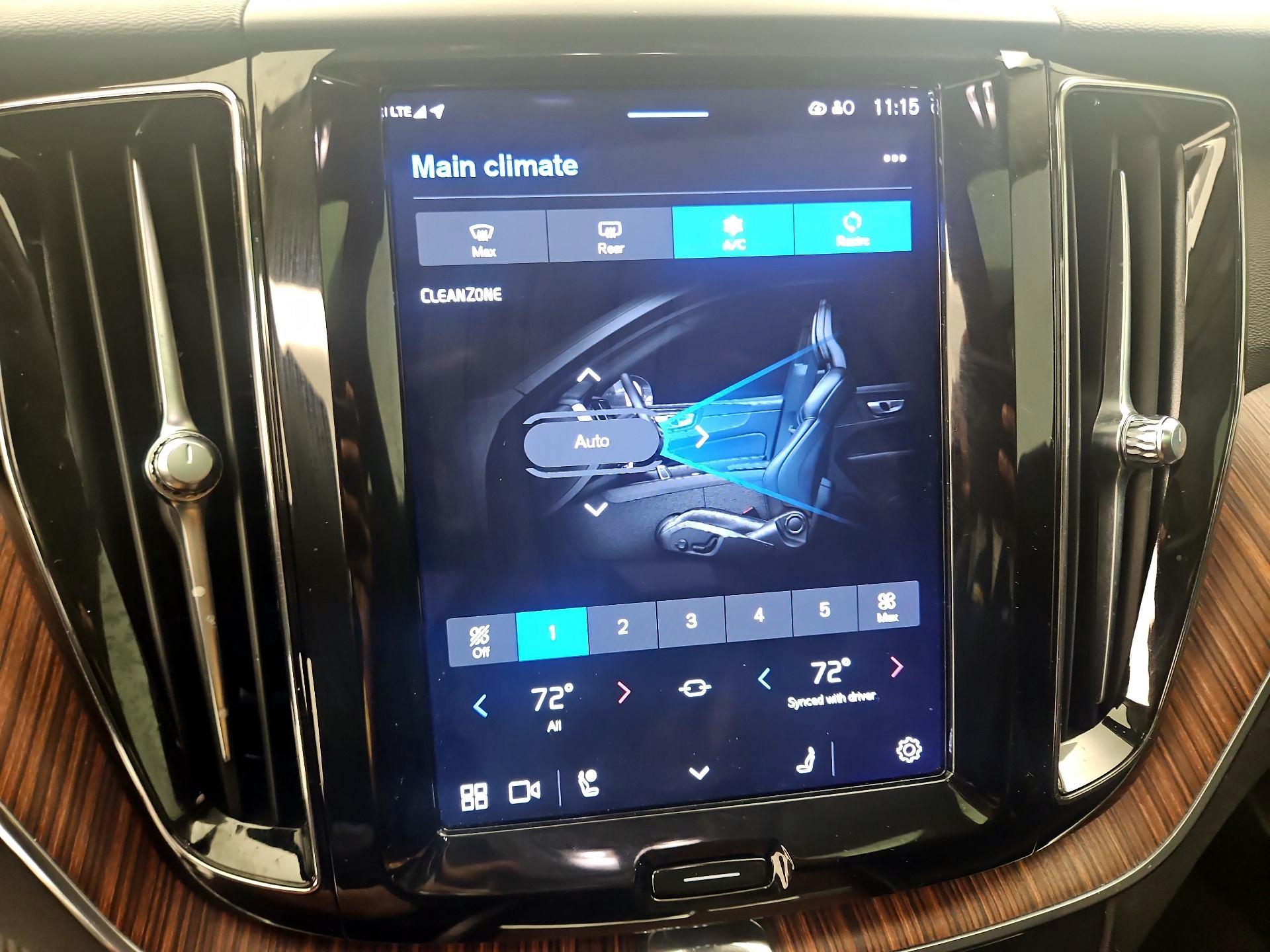 Thumbnail: 2023 Volvo XC60 - 16