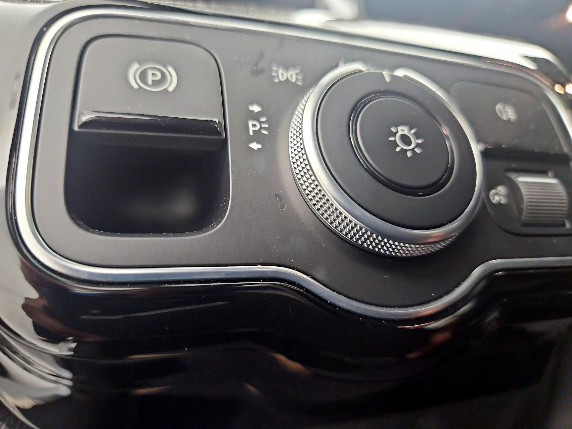 Thumbnail: 2020 Mercedes-Benz A-Class - 13