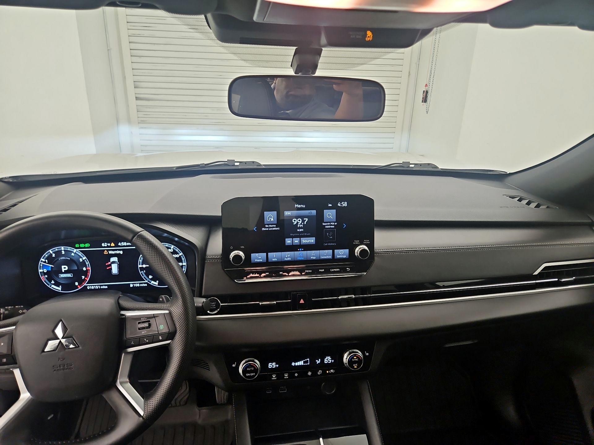 Thumbnail: 2024 Mitsubishi Outlander - 9