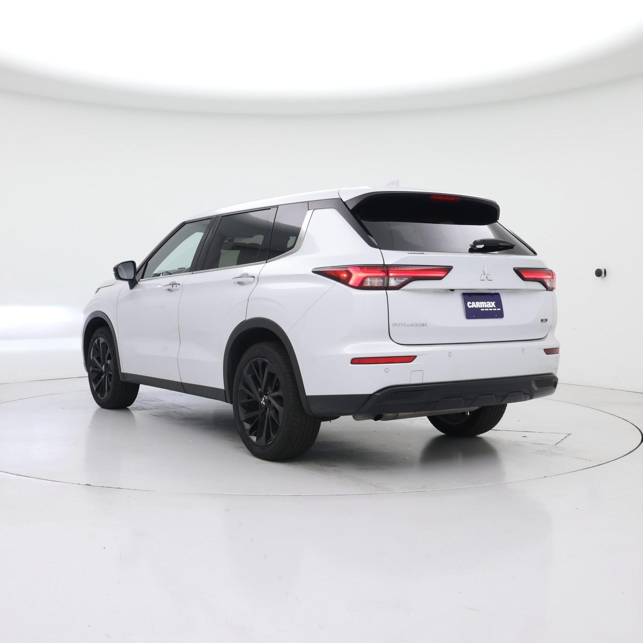 Thumbnail: 2024 Mitsubishi Outlander - 2
