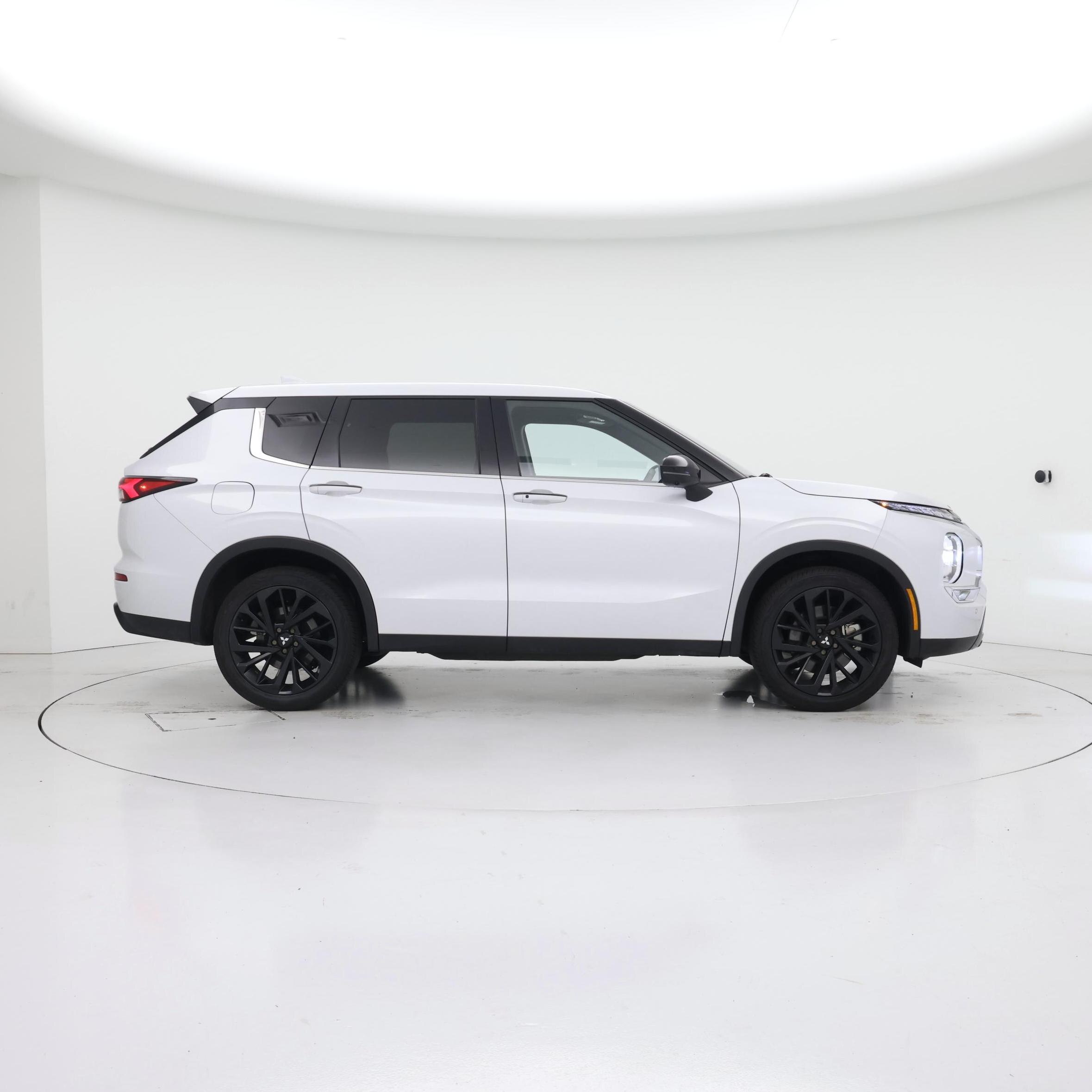 Thumbnail: 2024 Mitsubishi Outlander - 7
