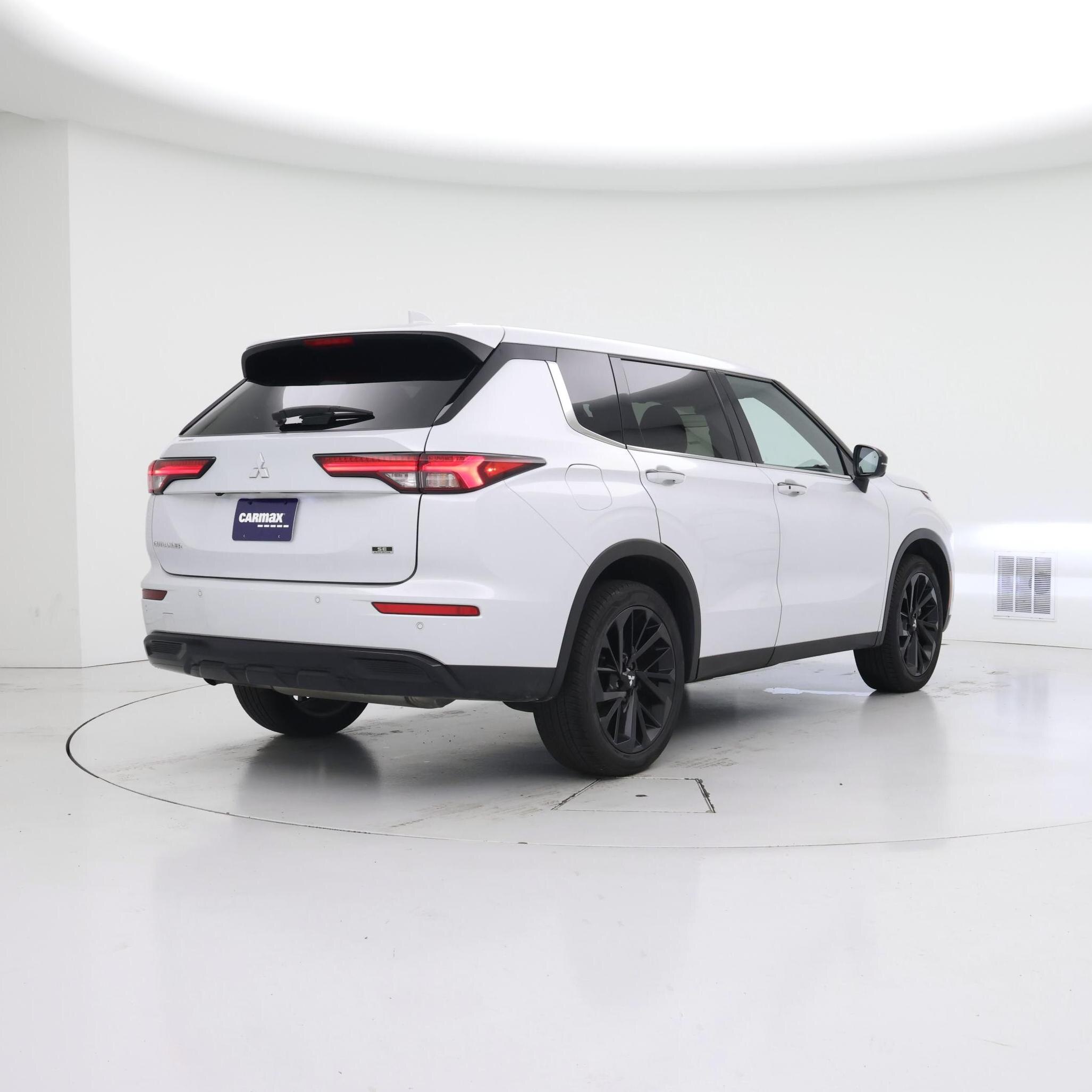 Thumbnail: 2024 Mitsubishi Outlander - 8