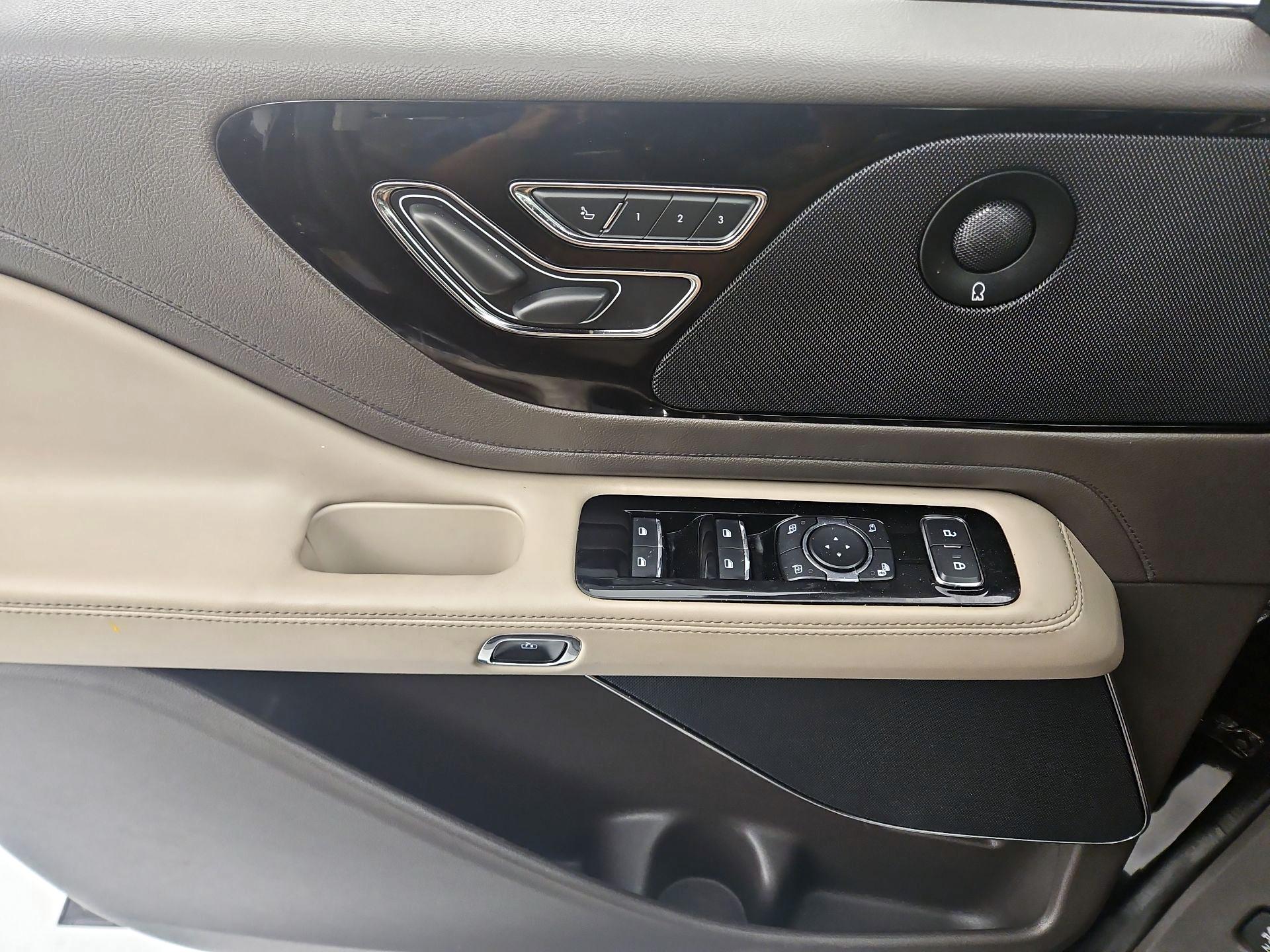 Thumbnail: 2021 Lincoln Aviator - 10
