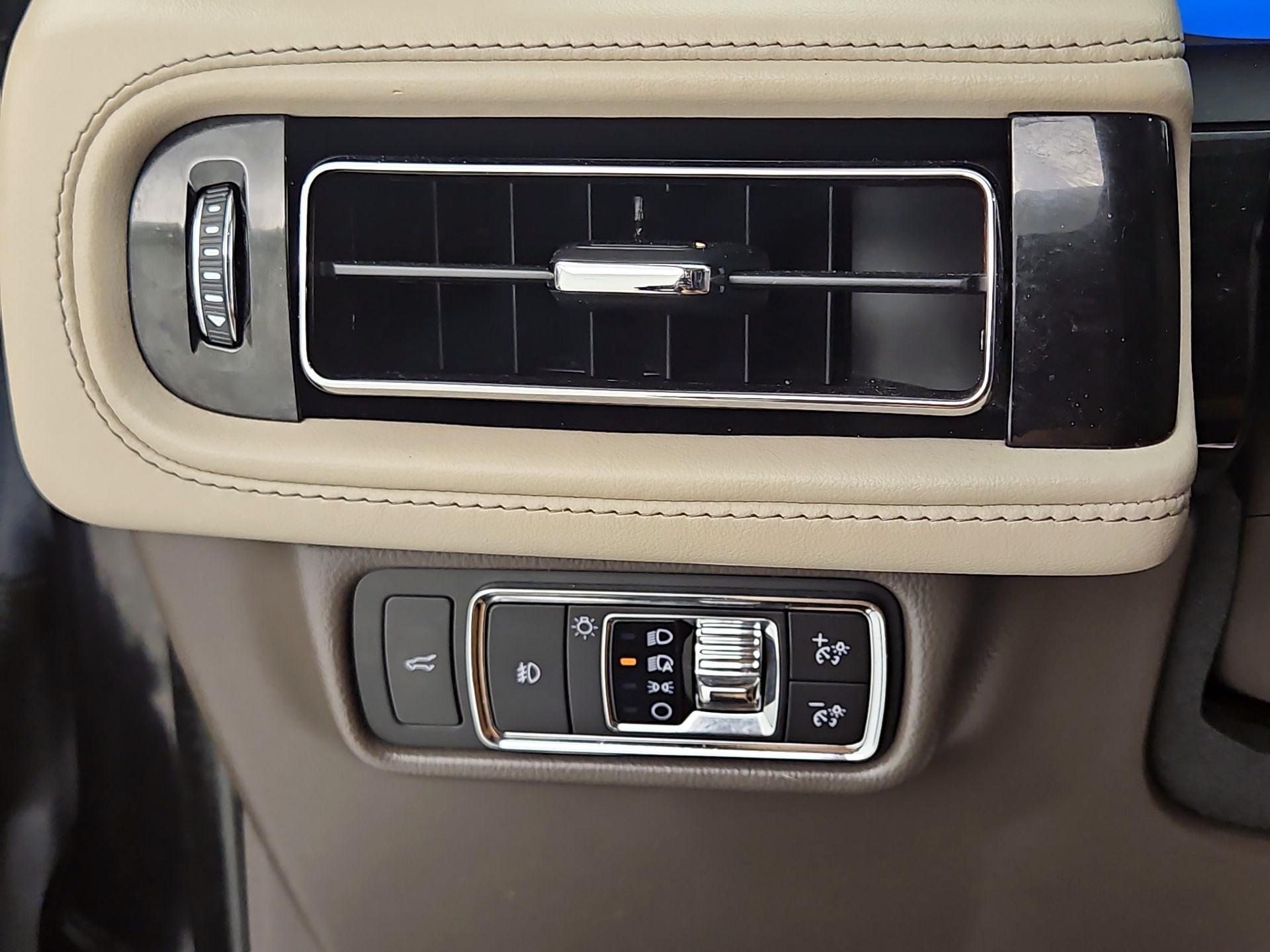 Thumbnail: 2021 Lincoln Aviator - 11