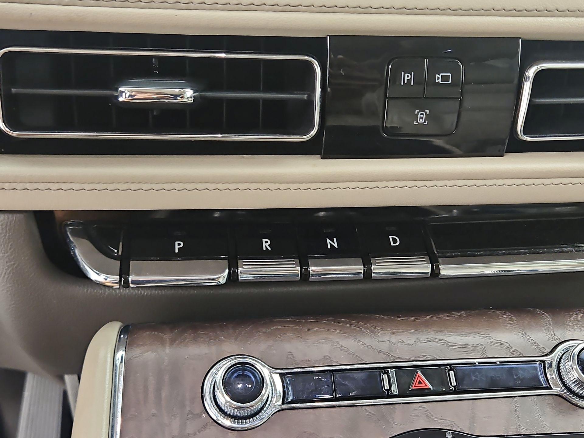 Thumbnail: 2021 Lincoln Aviator - 16