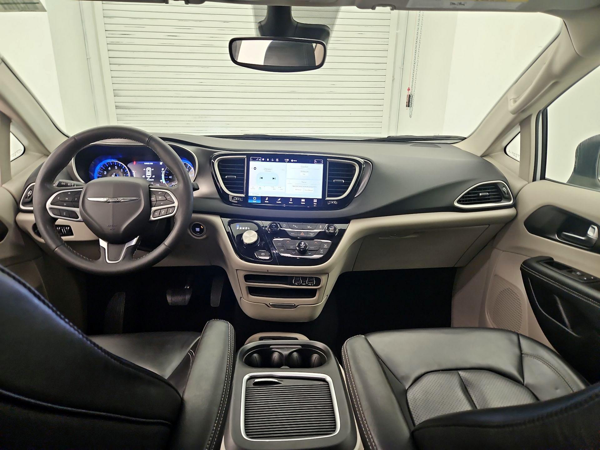 Thumbnail: 2023 Chrysler Pacifica - 9