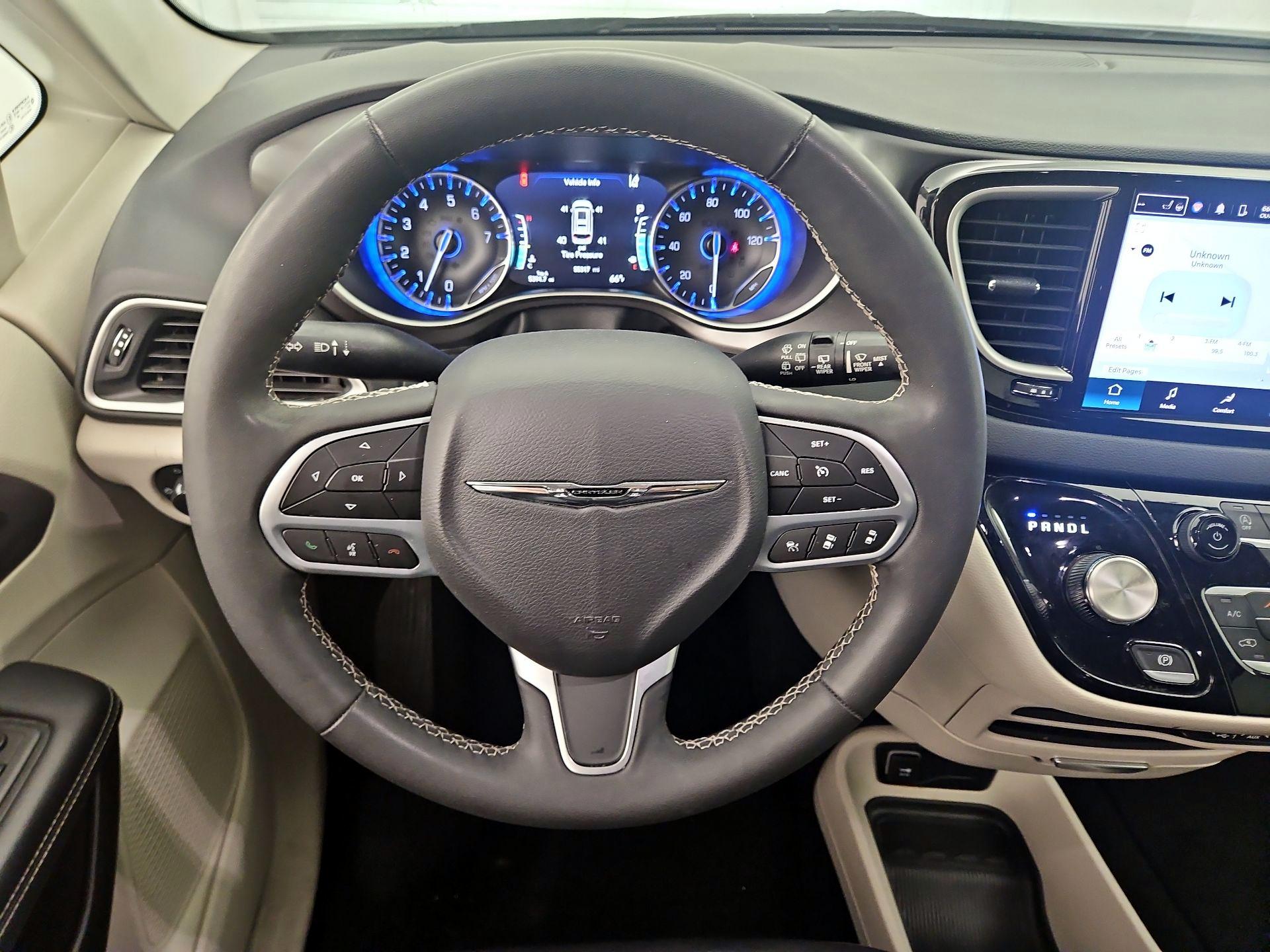 Thumbnail: 2023 Chrysler Pacifica - 10