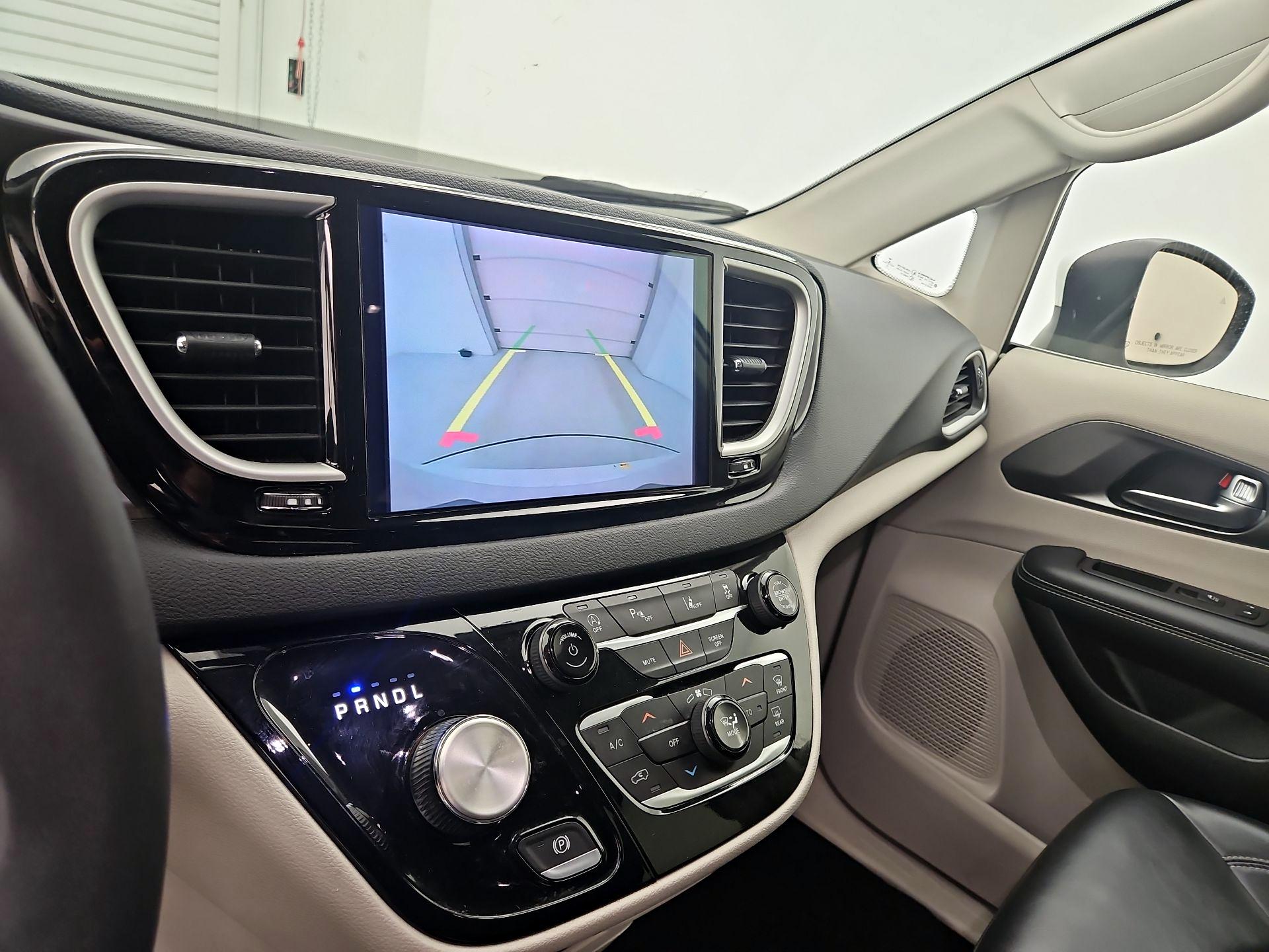 Thumbnail: 2023 Chrysler Pacifica - 14