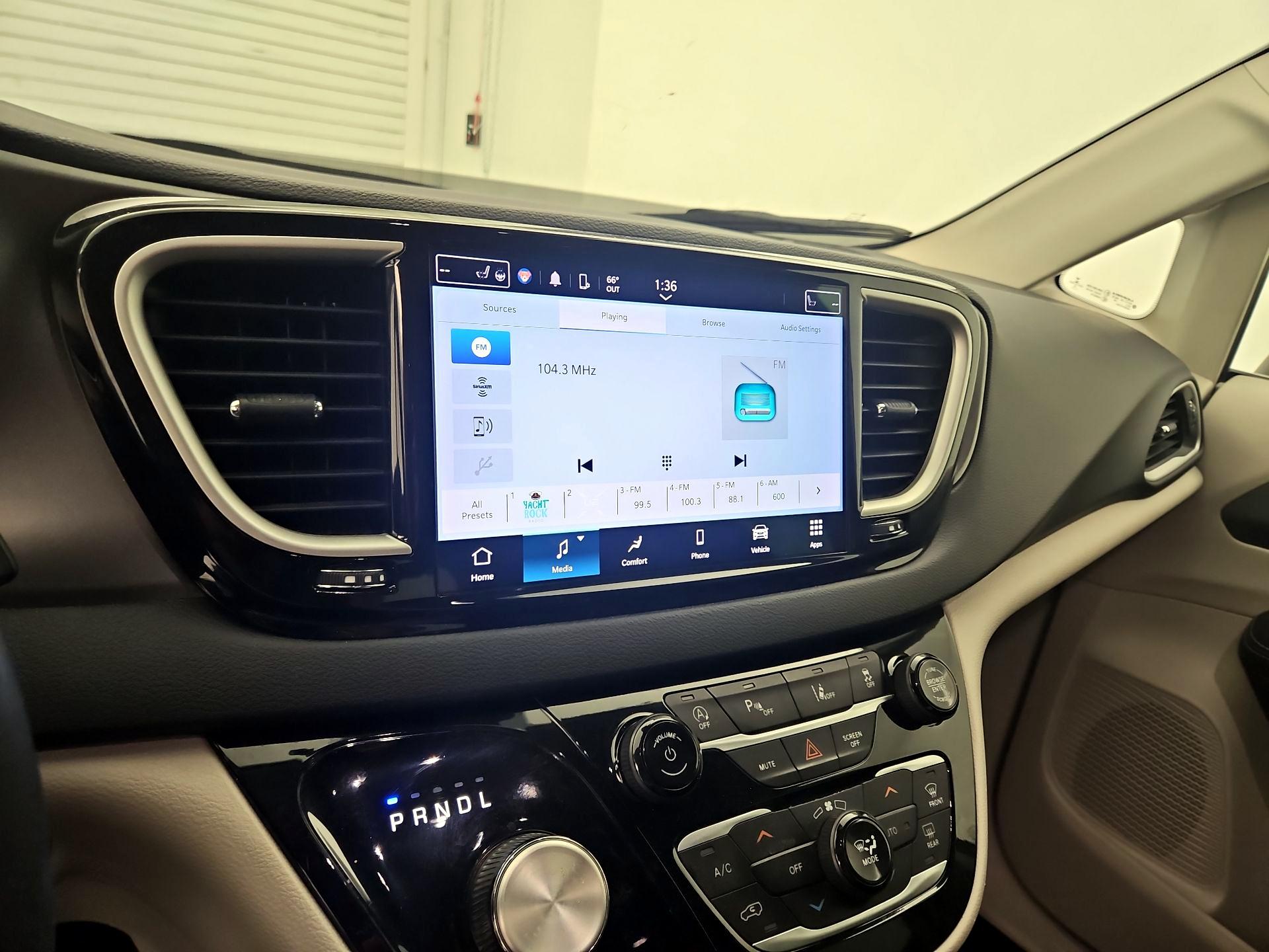 Thumbnail: 2023 Chrysler Pacifica - 15