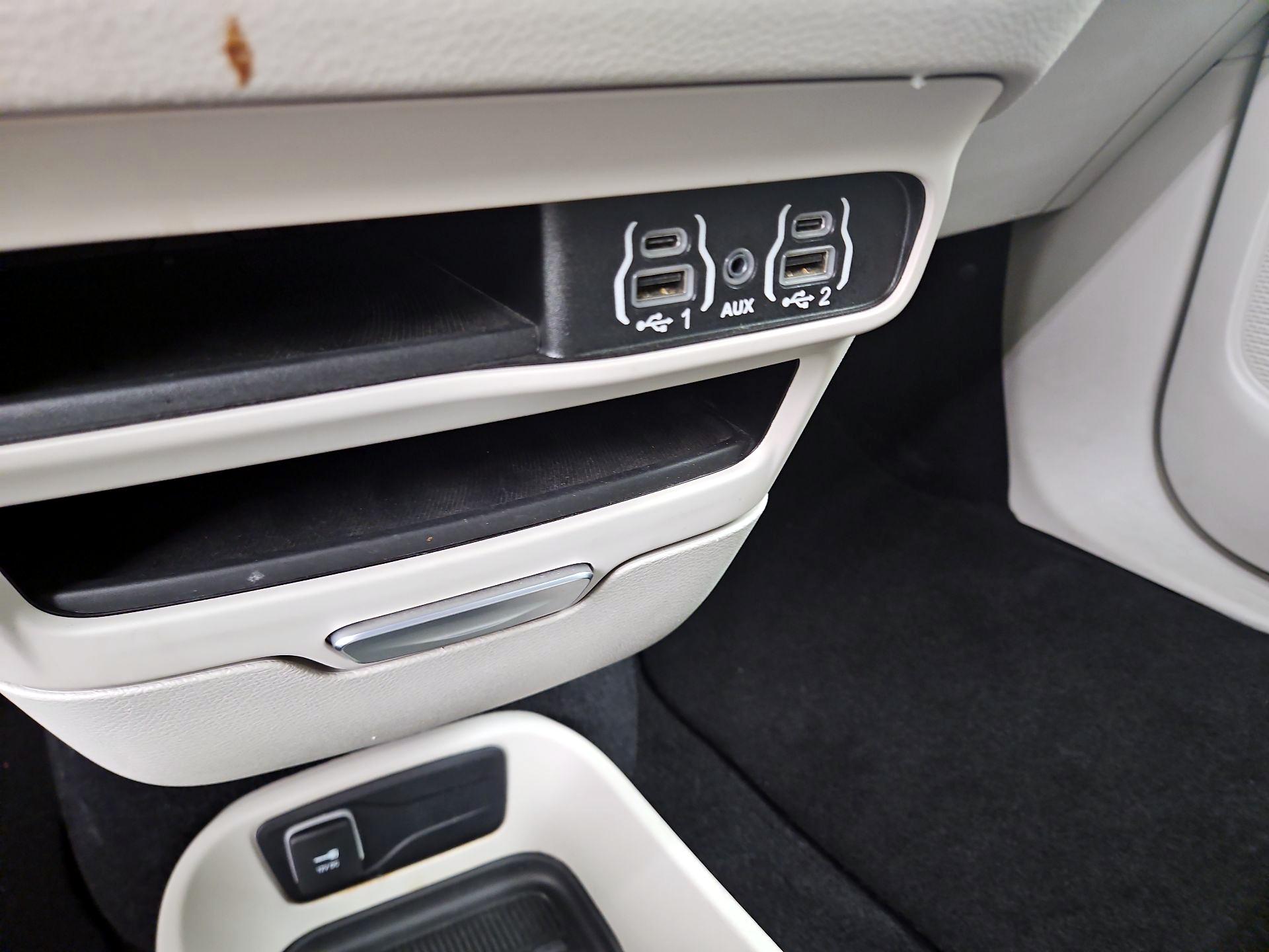 Thumbnail: 2023 Chrysler Pacifica - 18