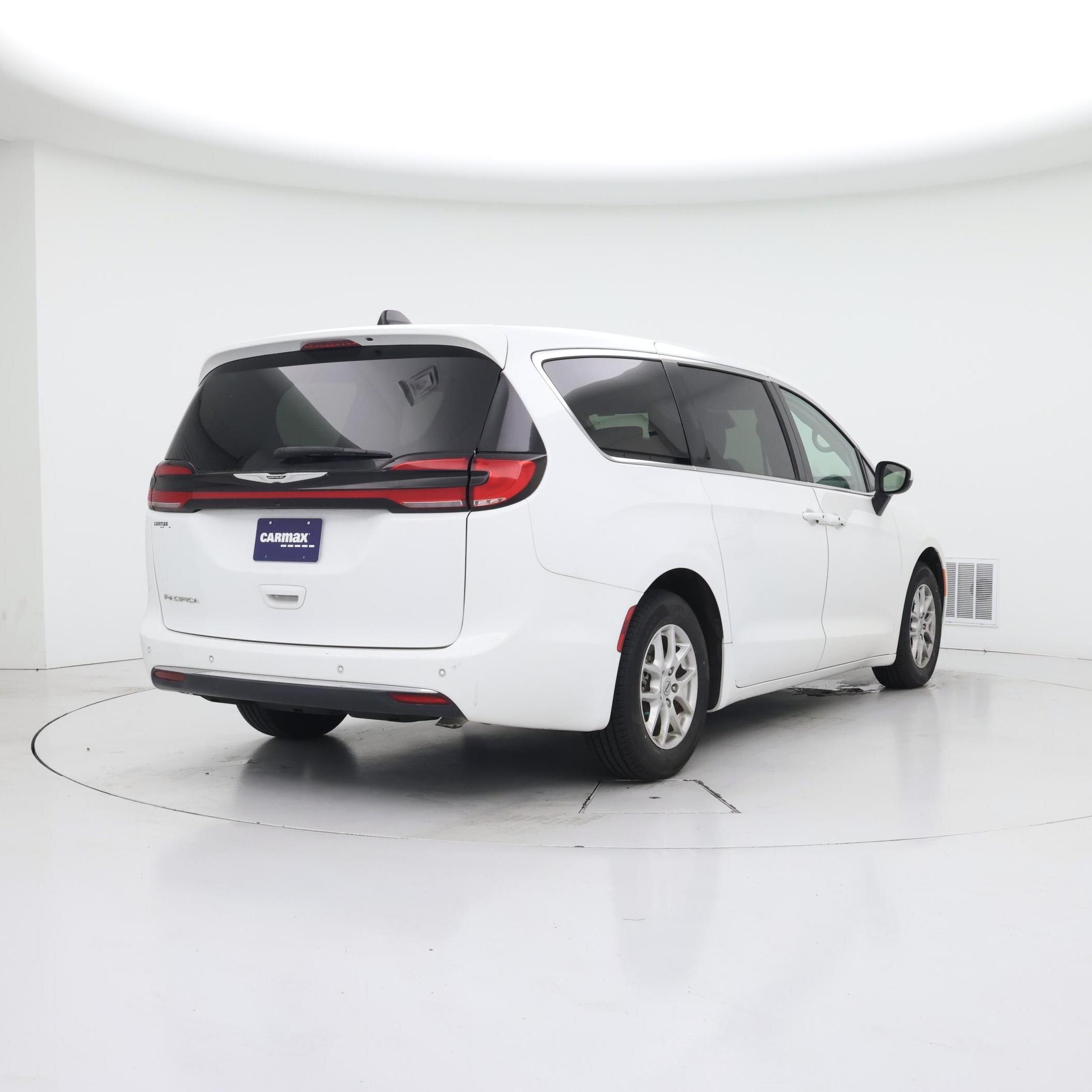 Thumbnail: 2023 Chrysler Pacifica - 8