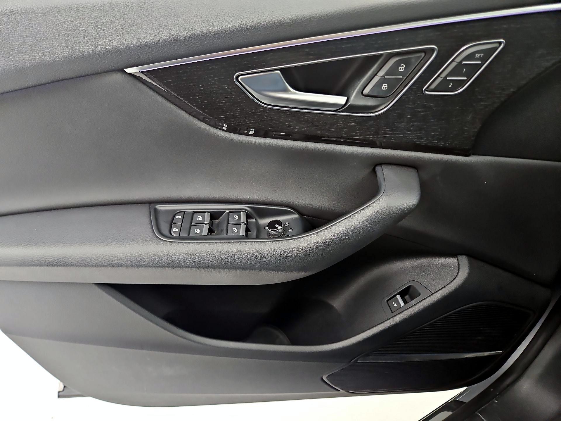 Thumbnail: 2019 Audi Q8 - 12