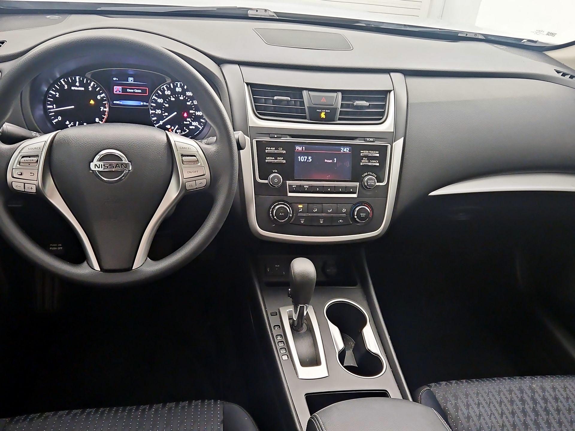 Thumbnail: 2017 Nissan Altima - 9