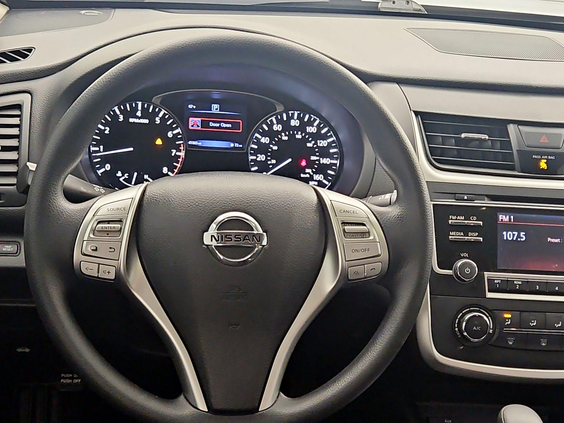 Thumbnail: 2017 Nissan Altima - 10