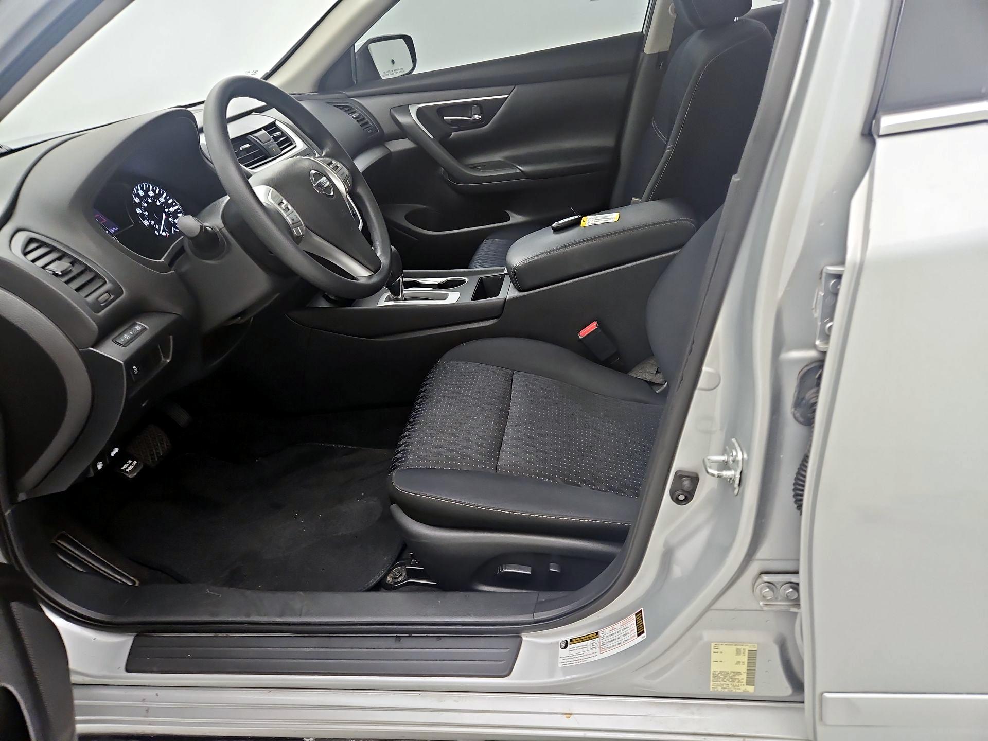 Thumbnail: 2017 Nissan Altima - 11