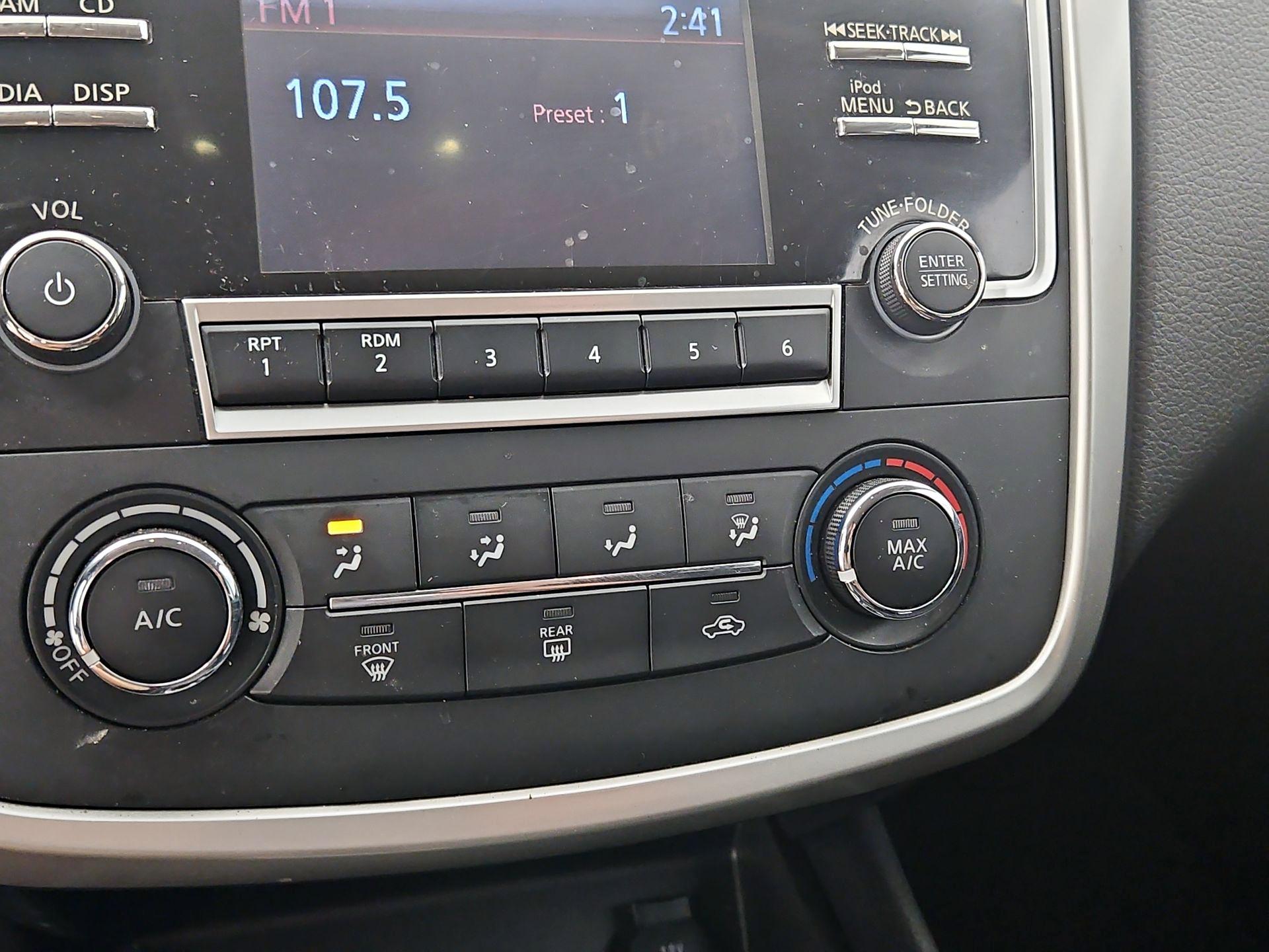 Thumbnail: 2017 Nissan Altima - 16