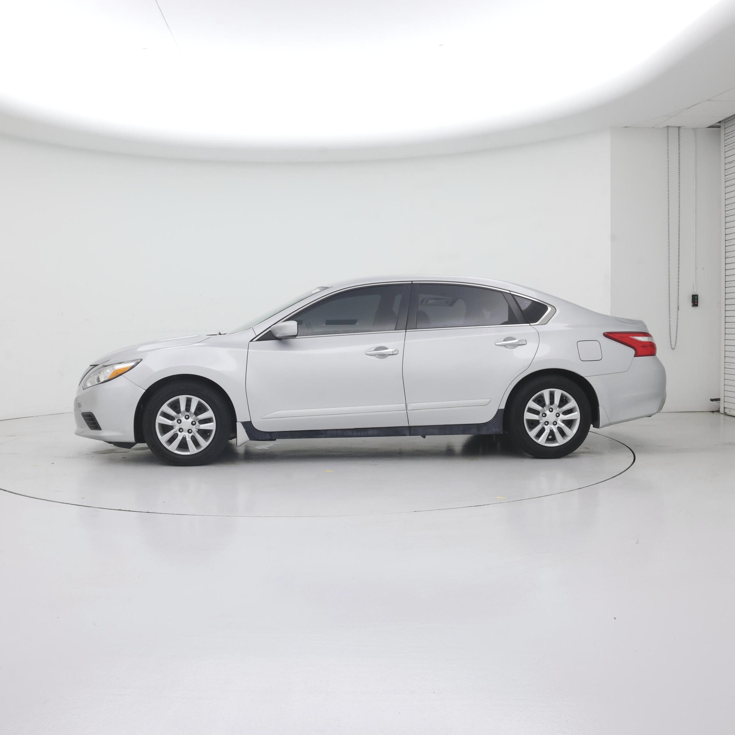 Thumbnail: 2017 Nissan Altima - 3