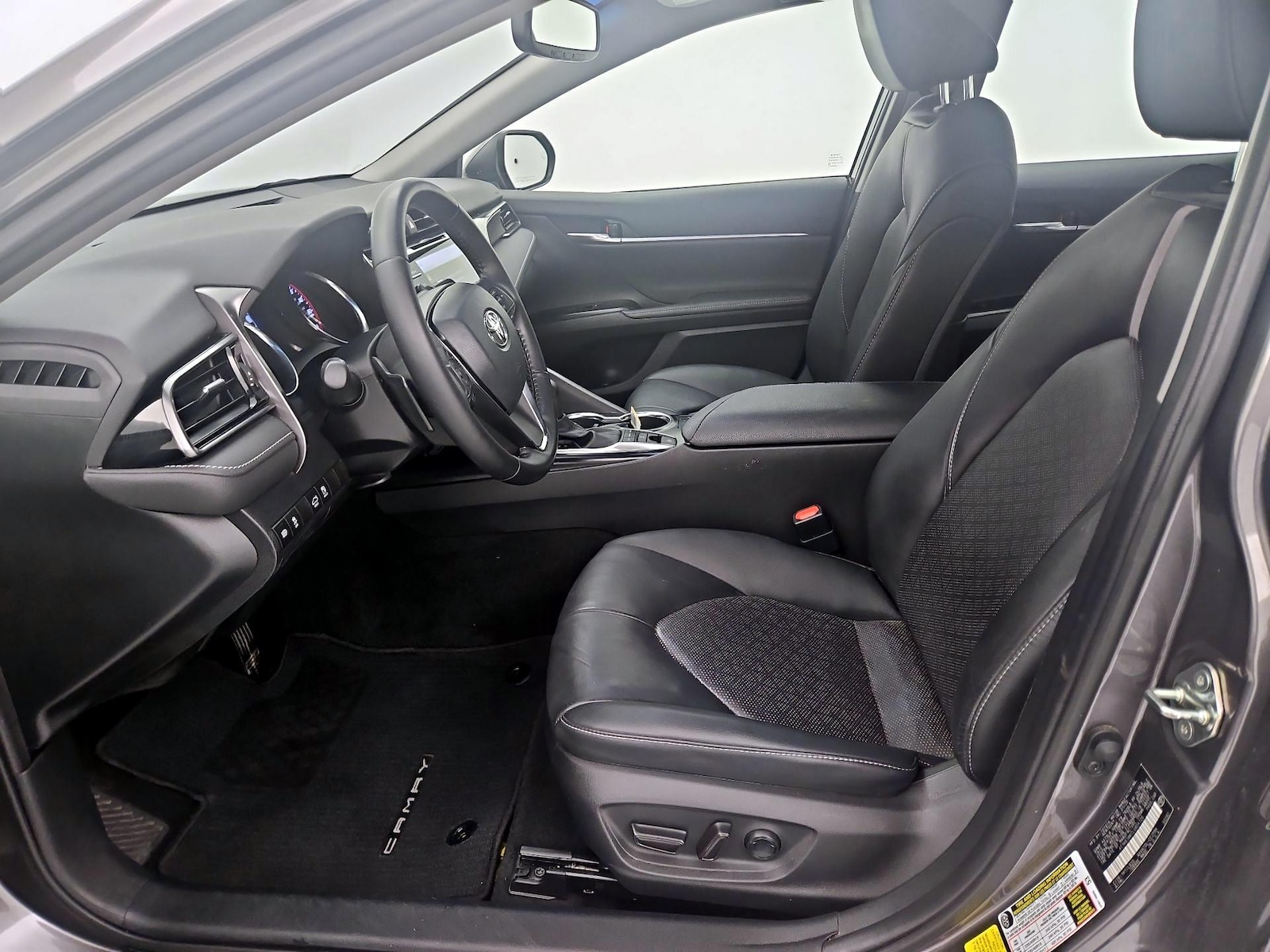 2020 Toyota Camry XSE - Photo 12