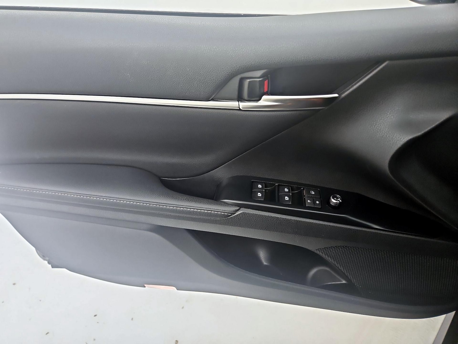 2020 Toyota Camry XSE - Photo 13