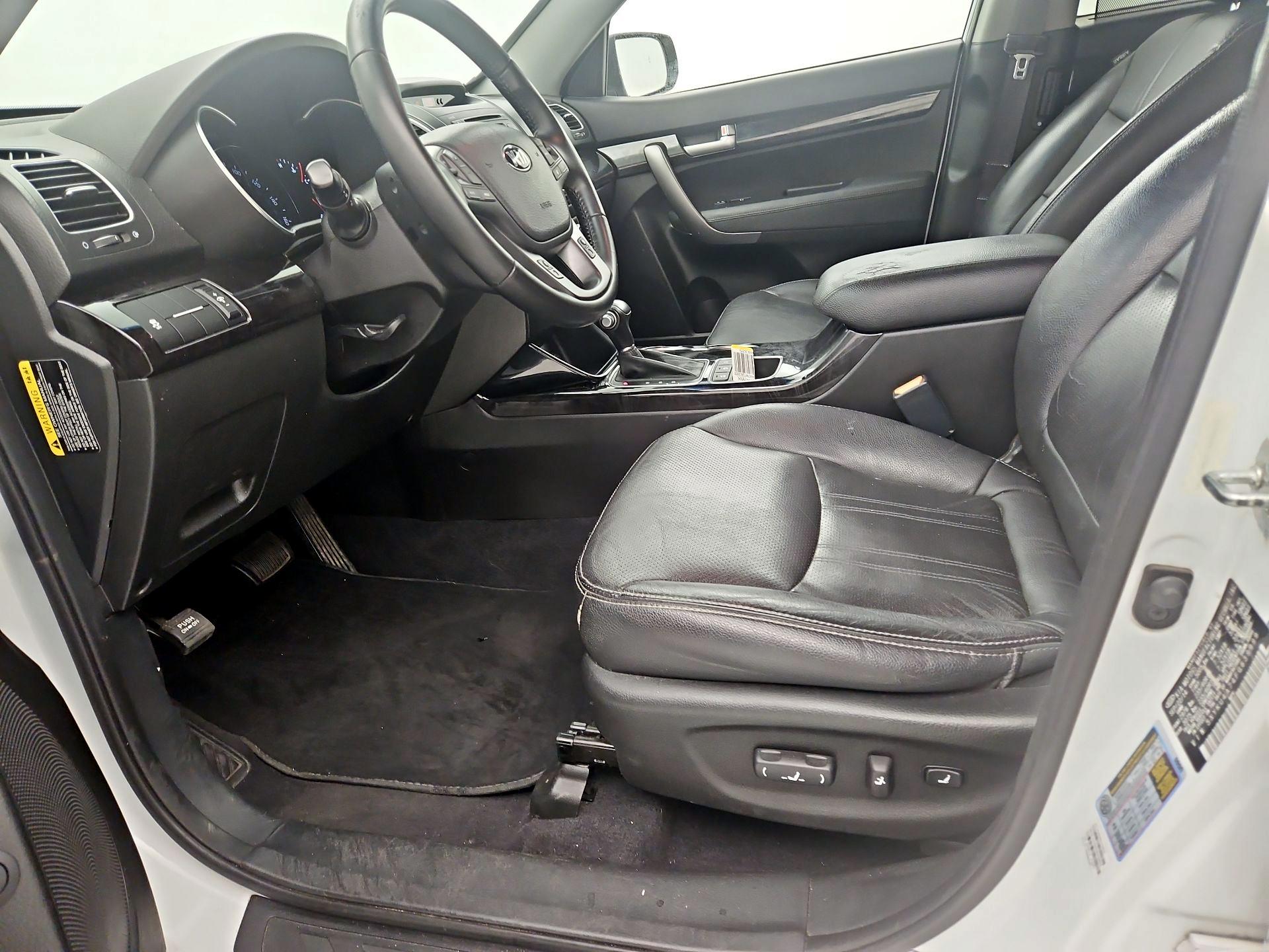 Thumbnail: 2015 Kia Sorento - 11