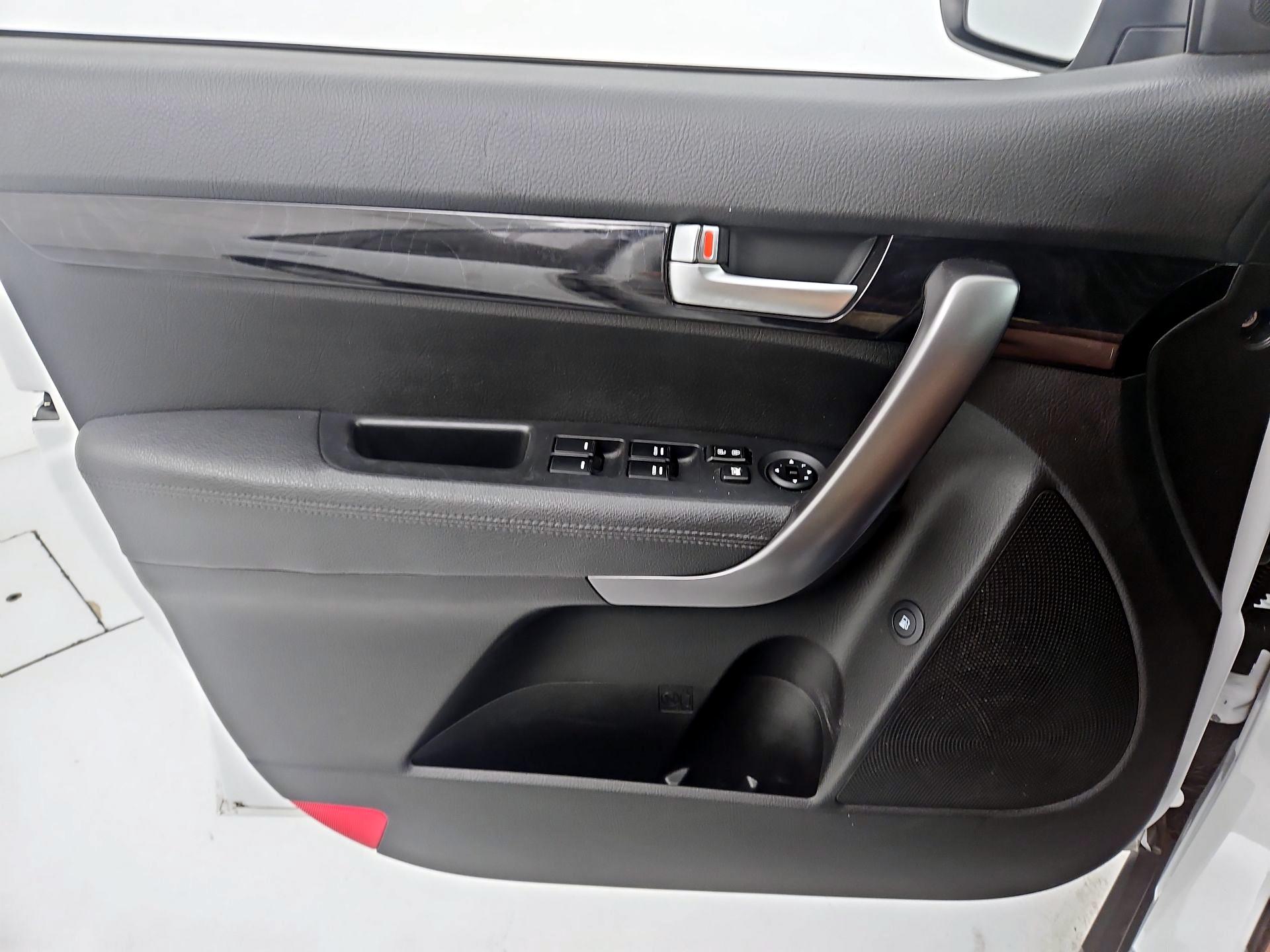 Thumbnail: 2015 Kia Sorento - 12