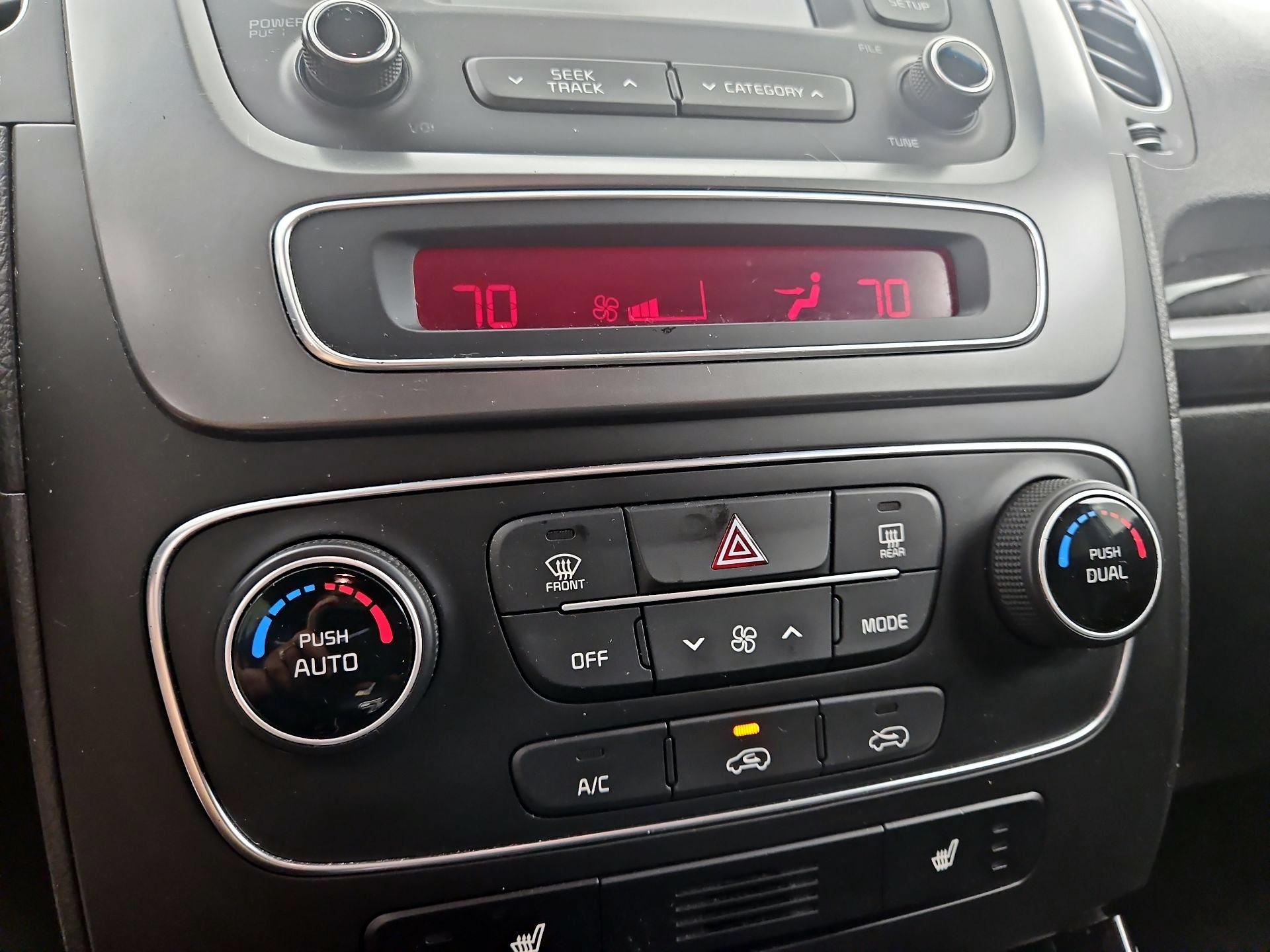 Thumbnail: 2015 Kia Sorento - 16