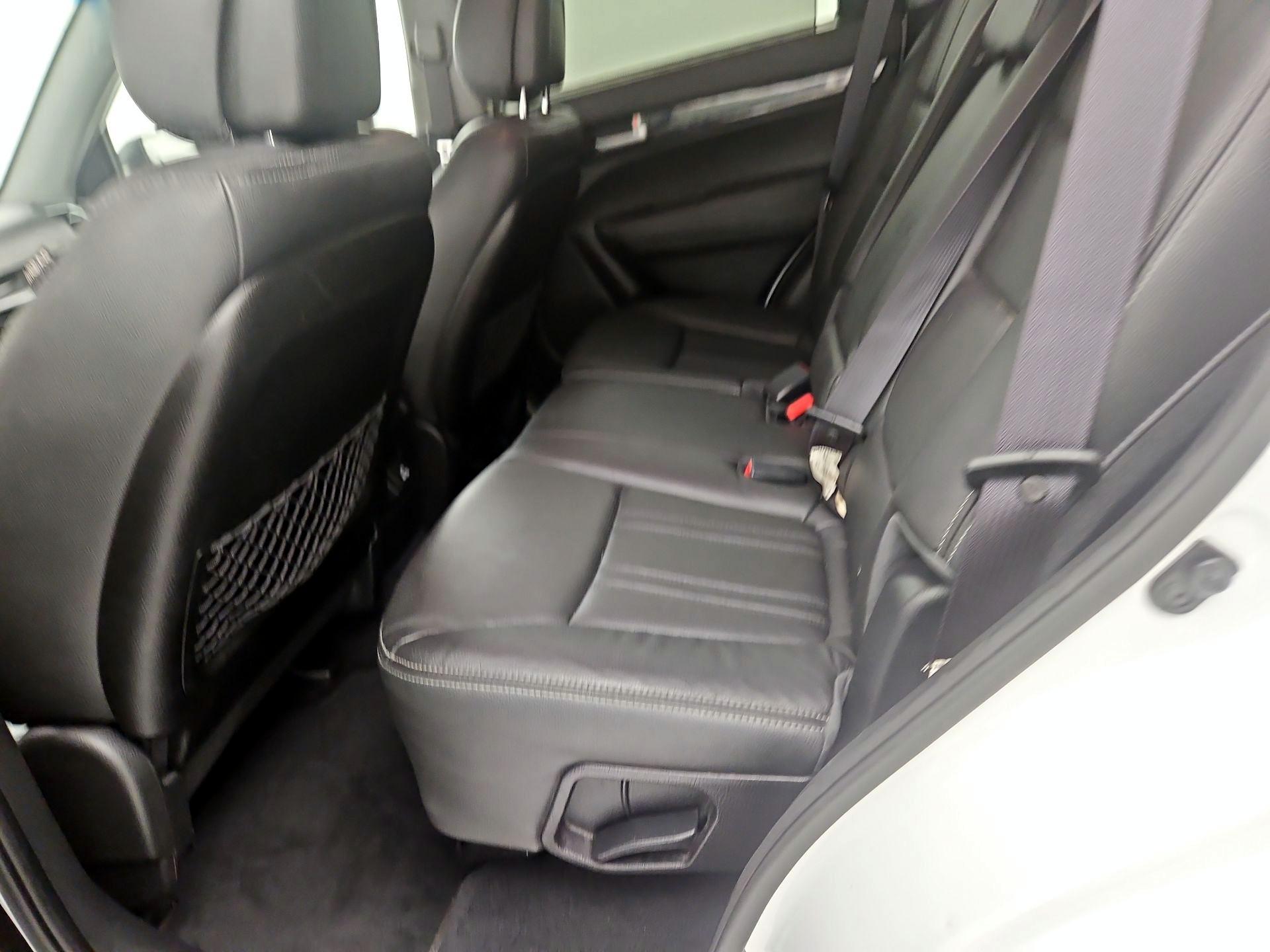 Thumbnail: 2015 Kia Sorento - 19