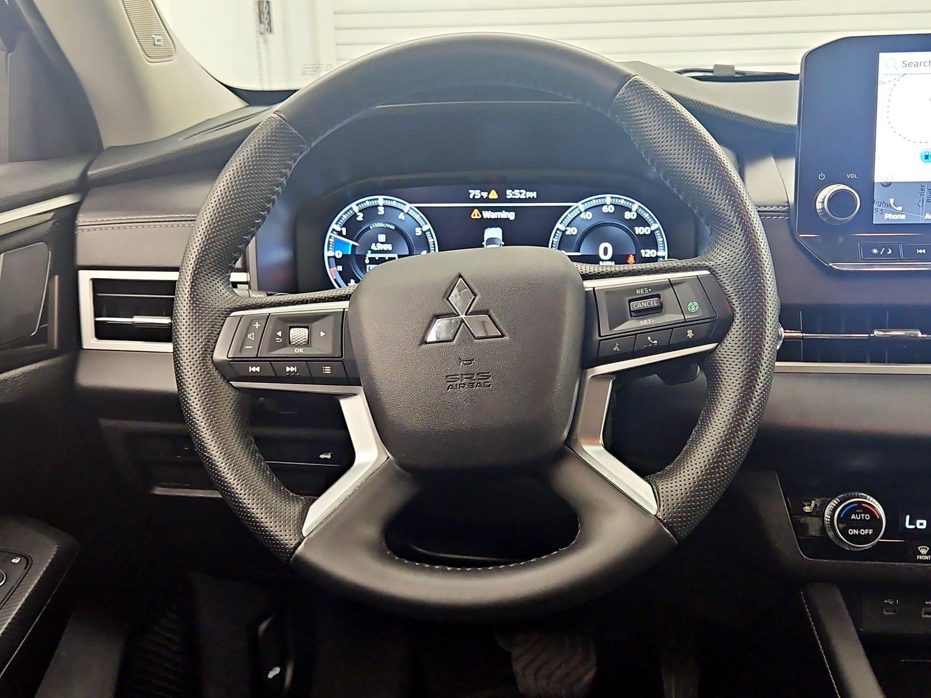 Thumbnail: 2024 Mitsubishi Outlander - 10
