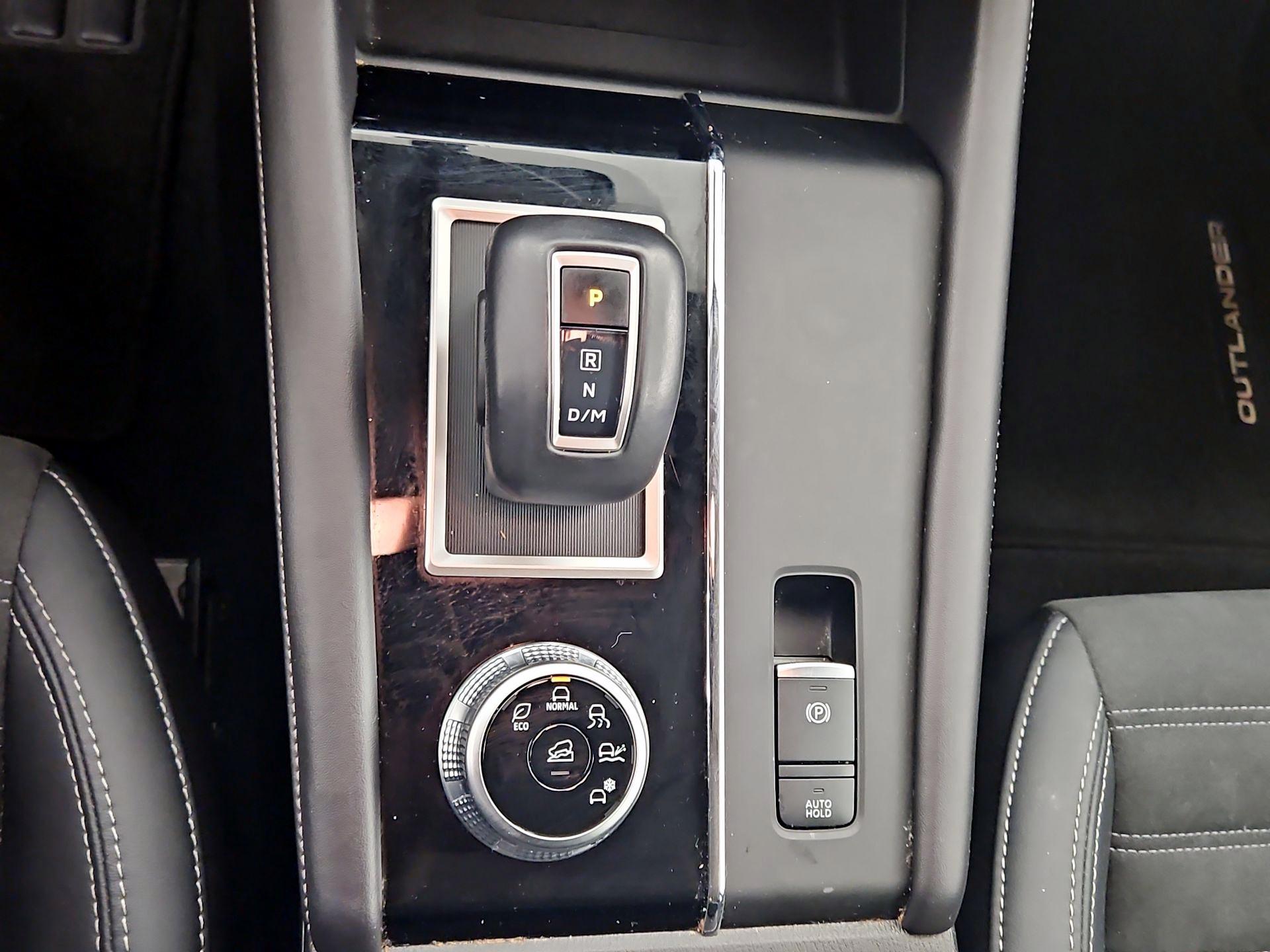 Thumbnail: 2024 Mitsubishi Outlander - 18