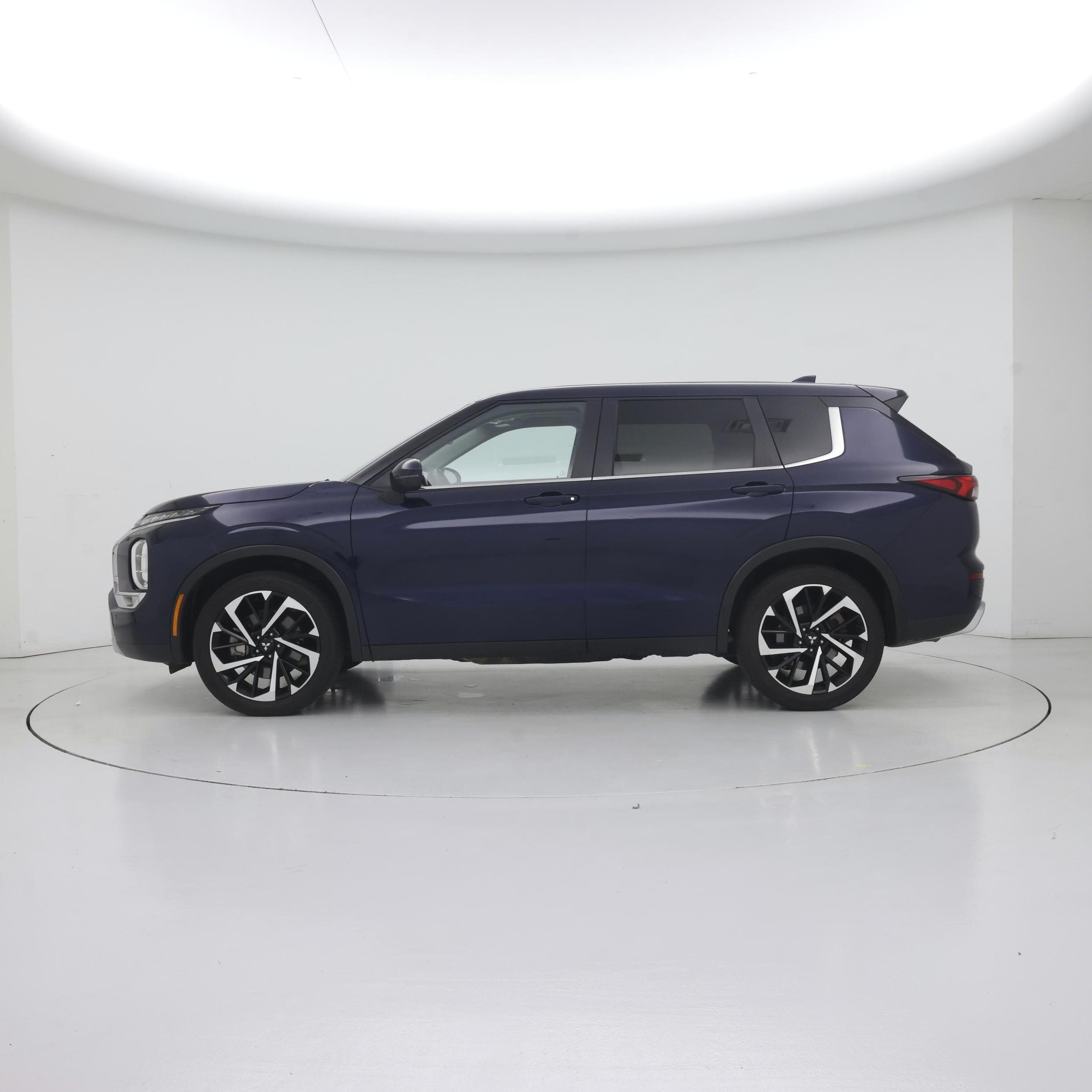Thumbnail: 2024 Mitsubishi Outlander - 3
