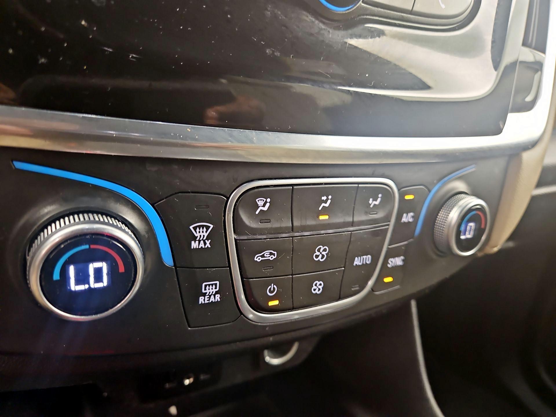 Thumbnail: 2022 Chevrolet Traverse - 16