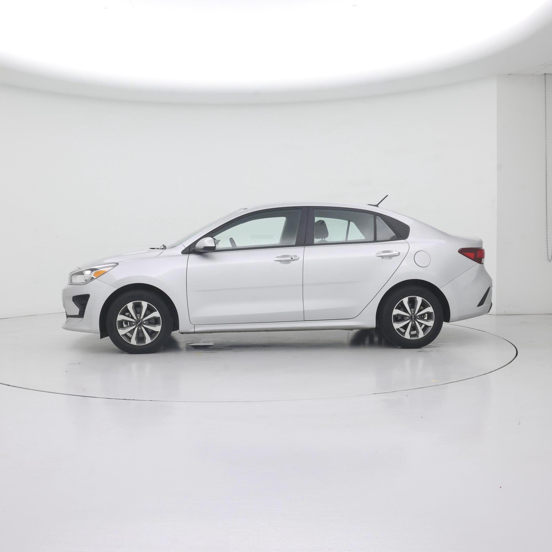 Thumbnail: 2022 Kia Rio - 3