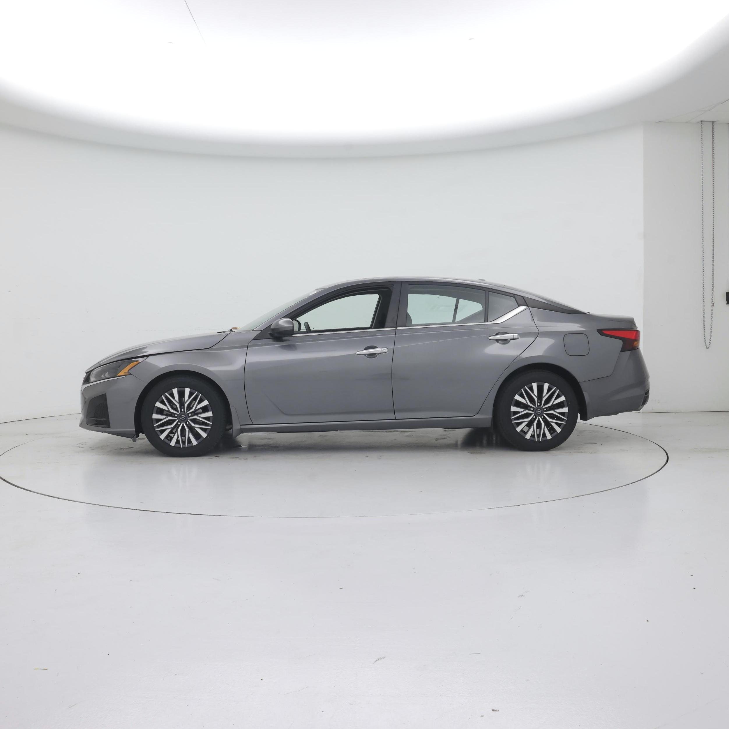 Thumbnail: 2023 Nissan Altima - 3