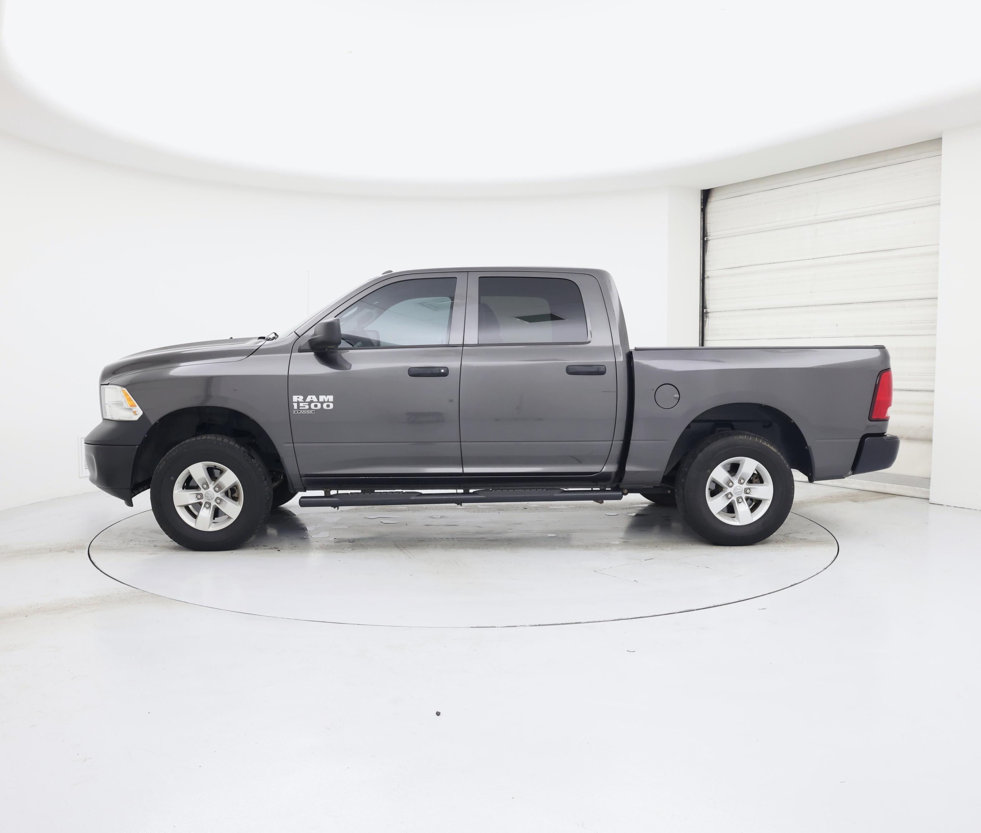 Thumbnail: 2022 RAM 1500 Classic - 3