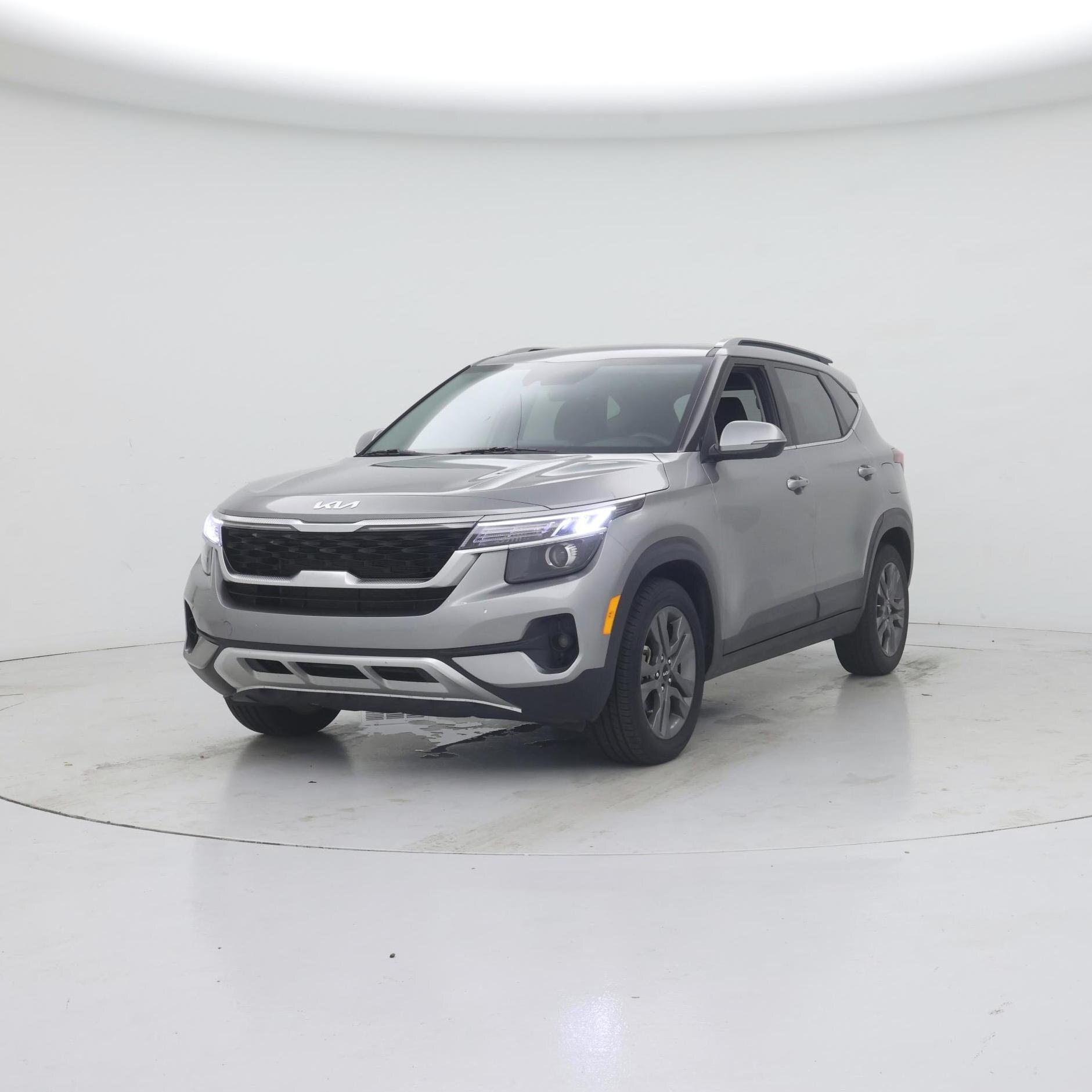 Thumbnail: 2023 Kia Seltos - 4