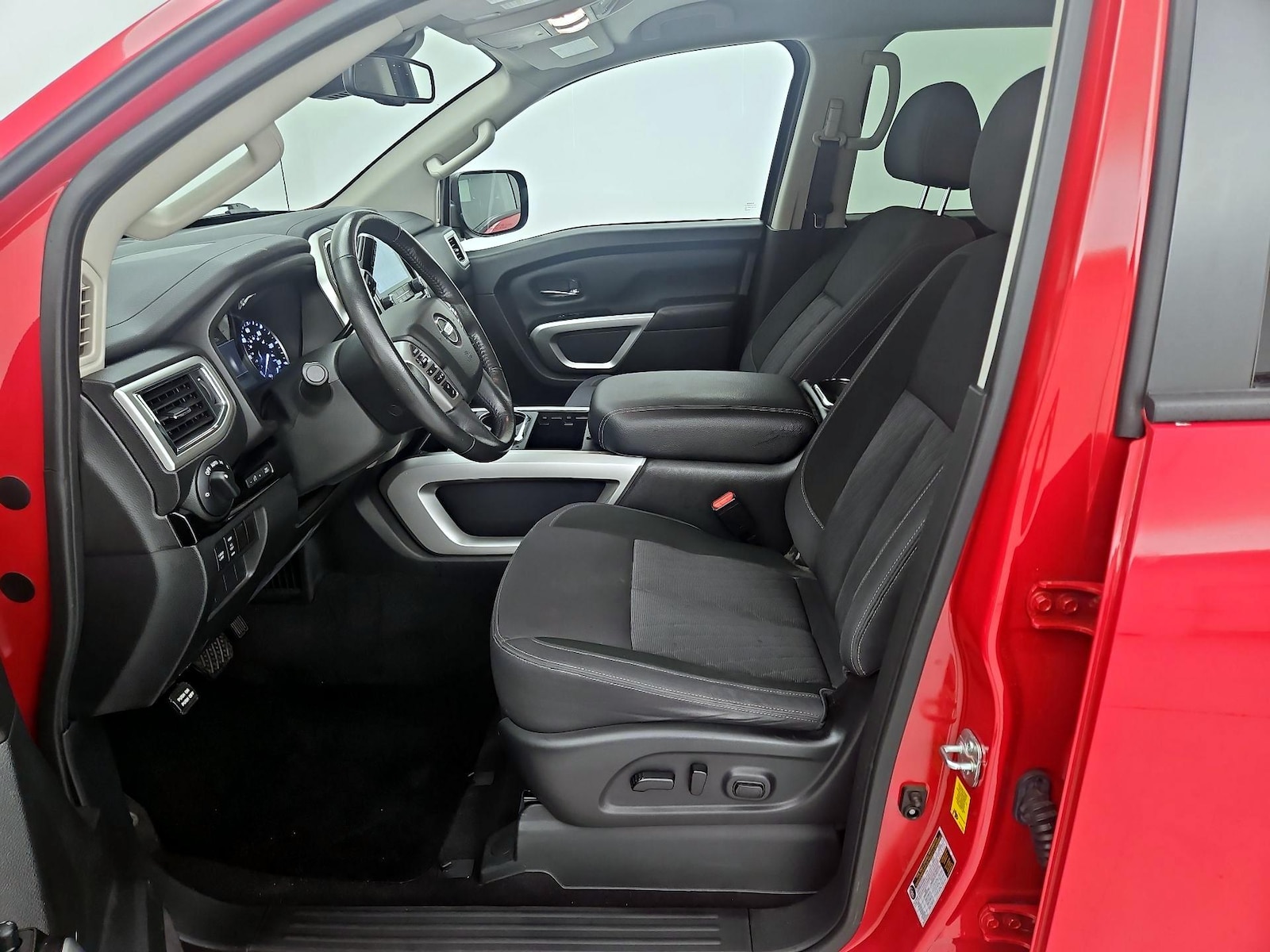2021 Nissan Titan SV - Photo 12