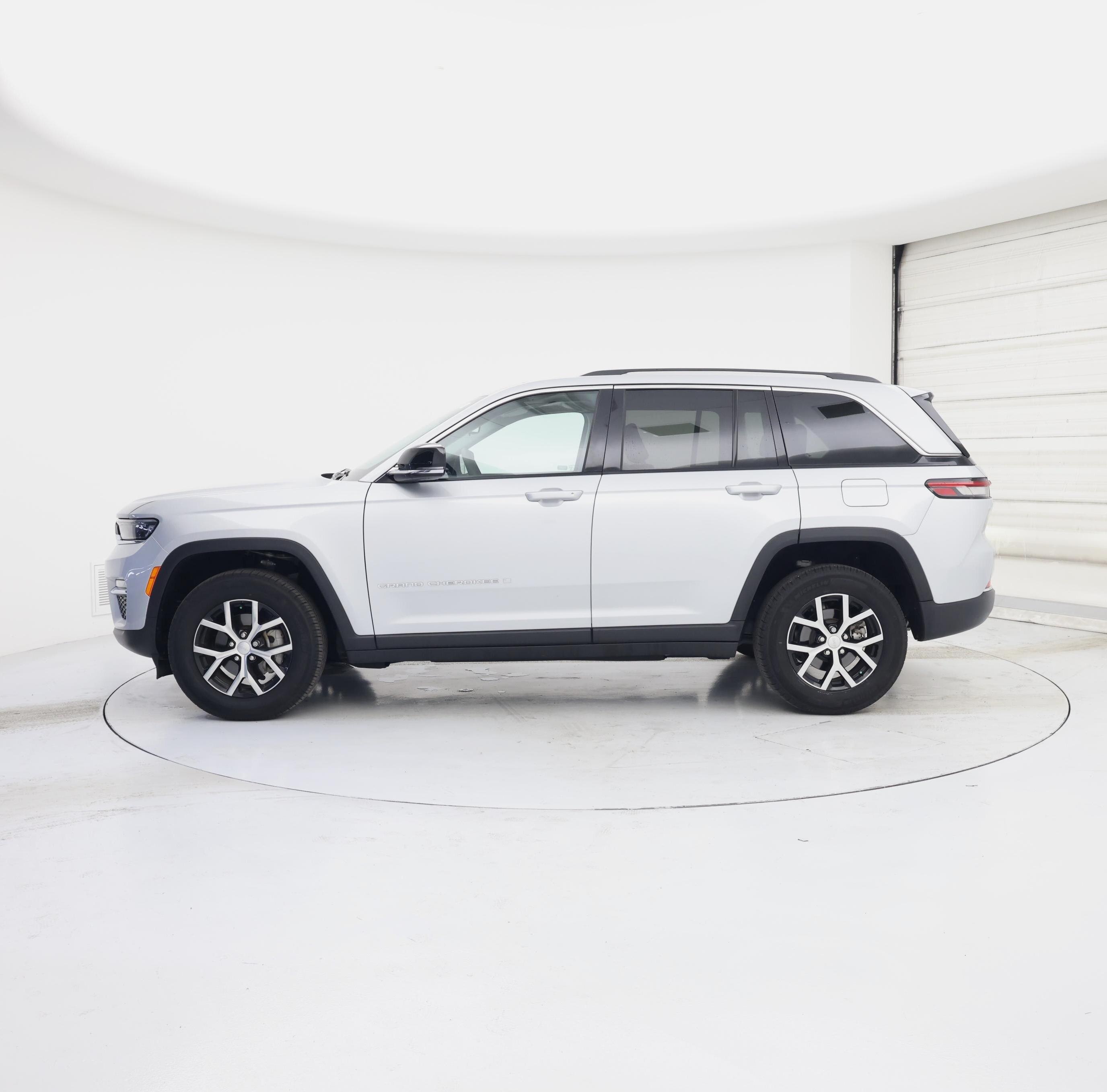 Thumbnail: 2023 Jeep Grand Cherokee - 3