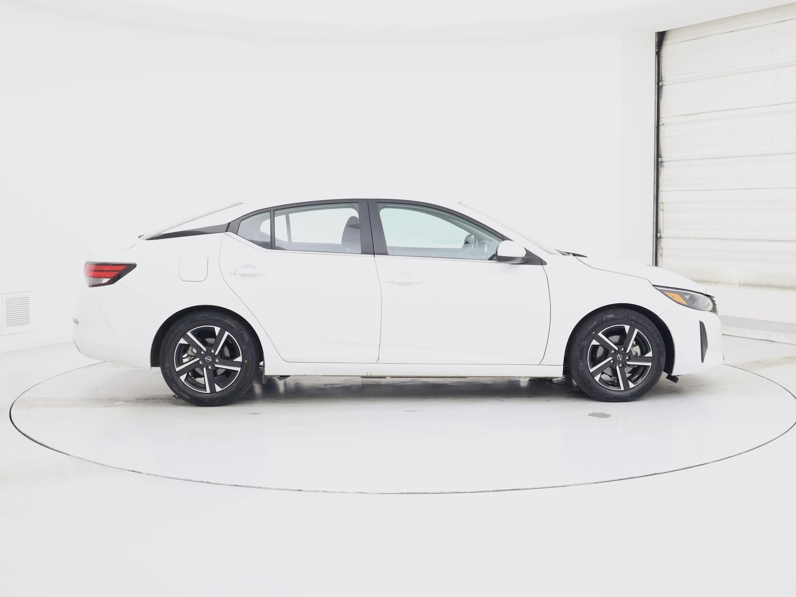 2025 Nissan Sentra SV - Photo 8