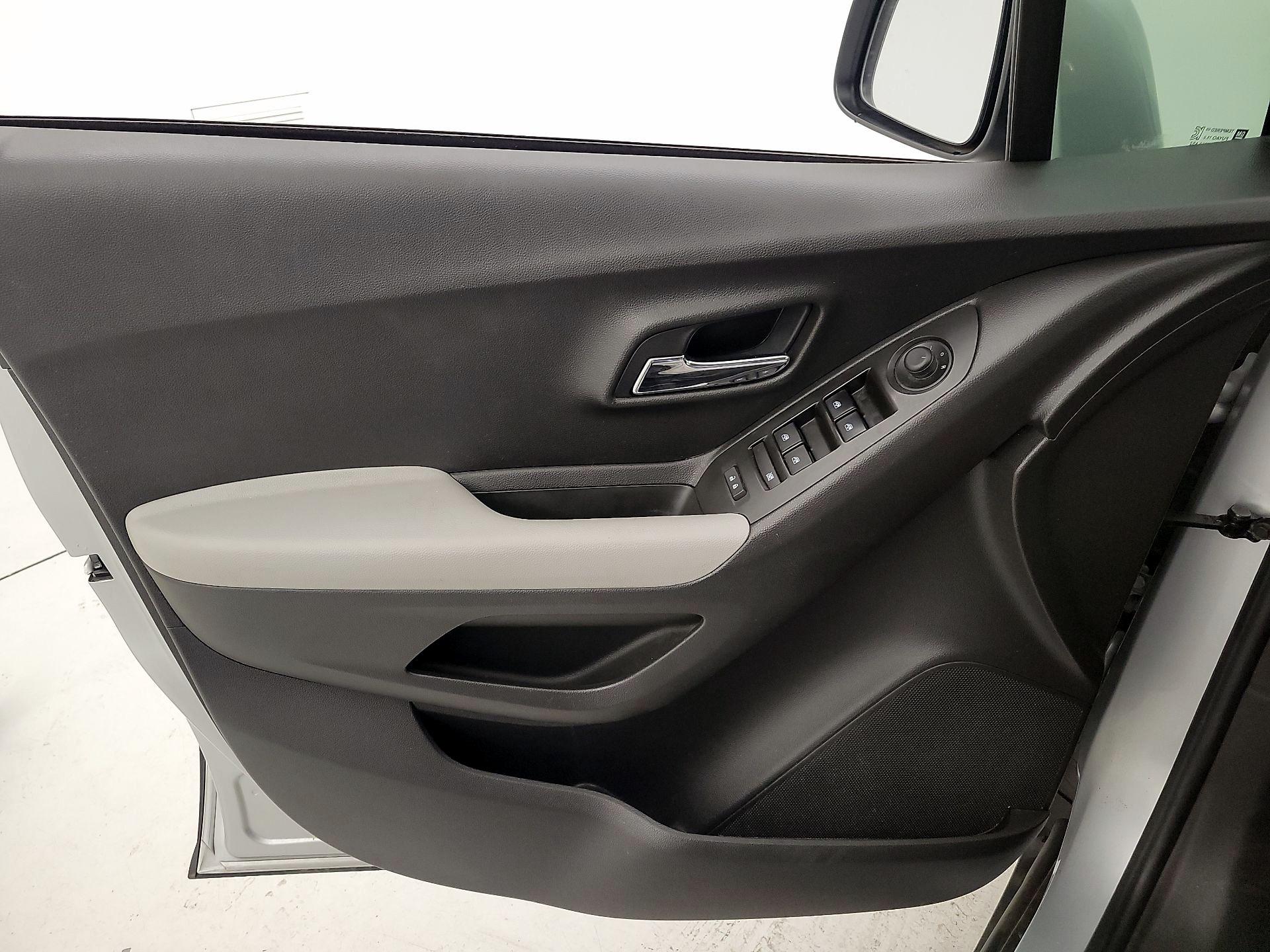 Thumbnail: 2021 Chevrolet Trax - 12