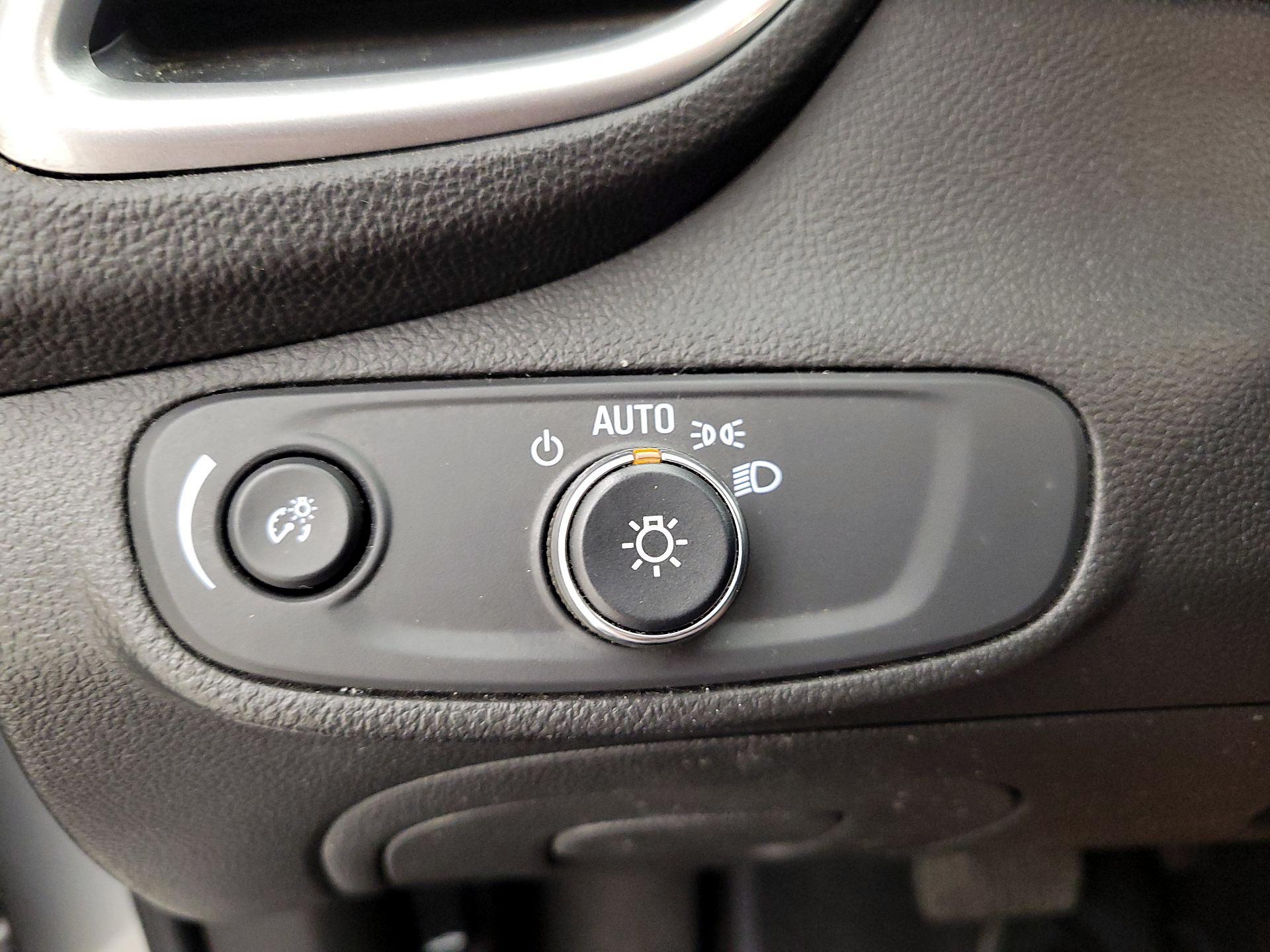 Thumbnail: 2021 Chevrolet Trax - 13