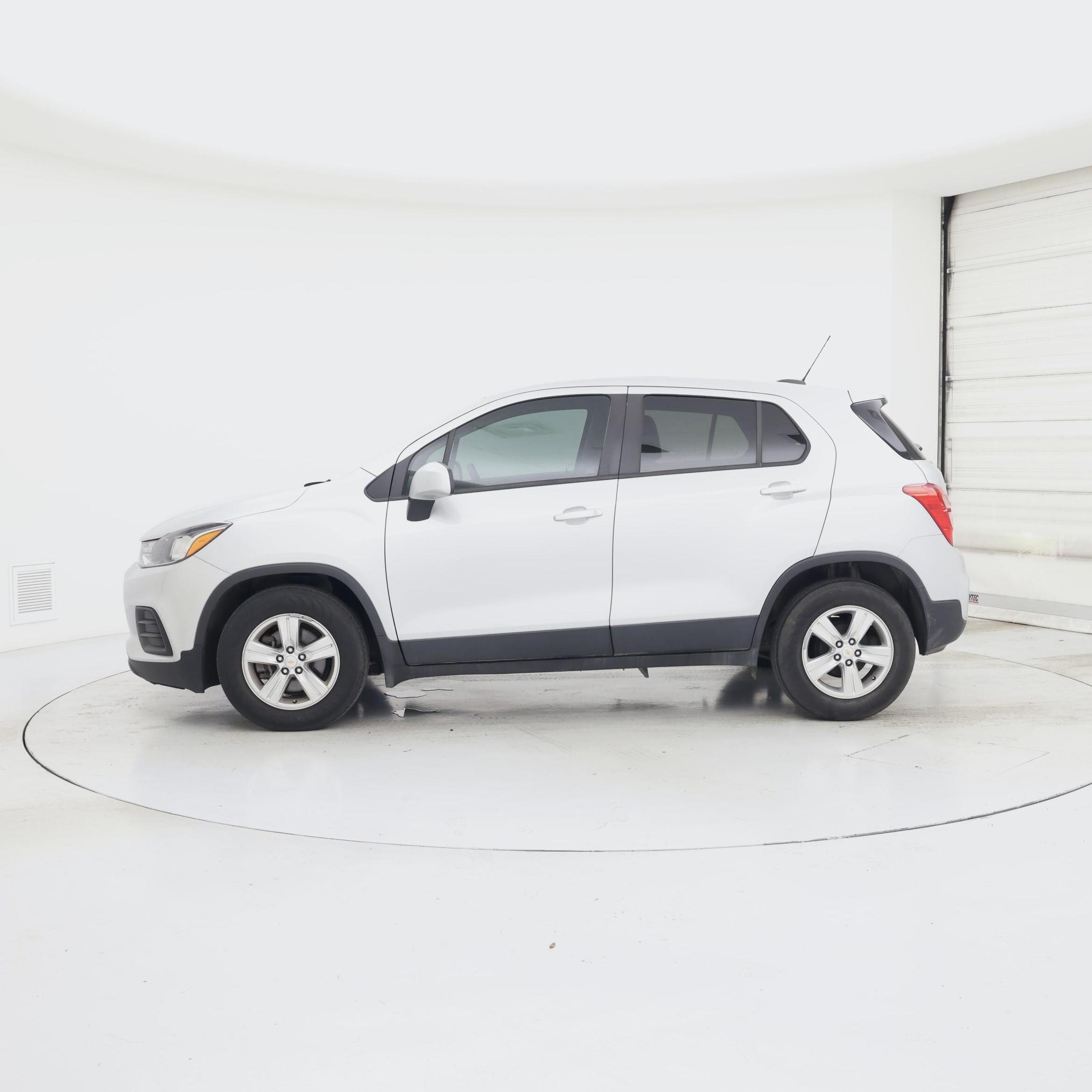 Thumbnail: 2021 Chevrolet Trax - 3