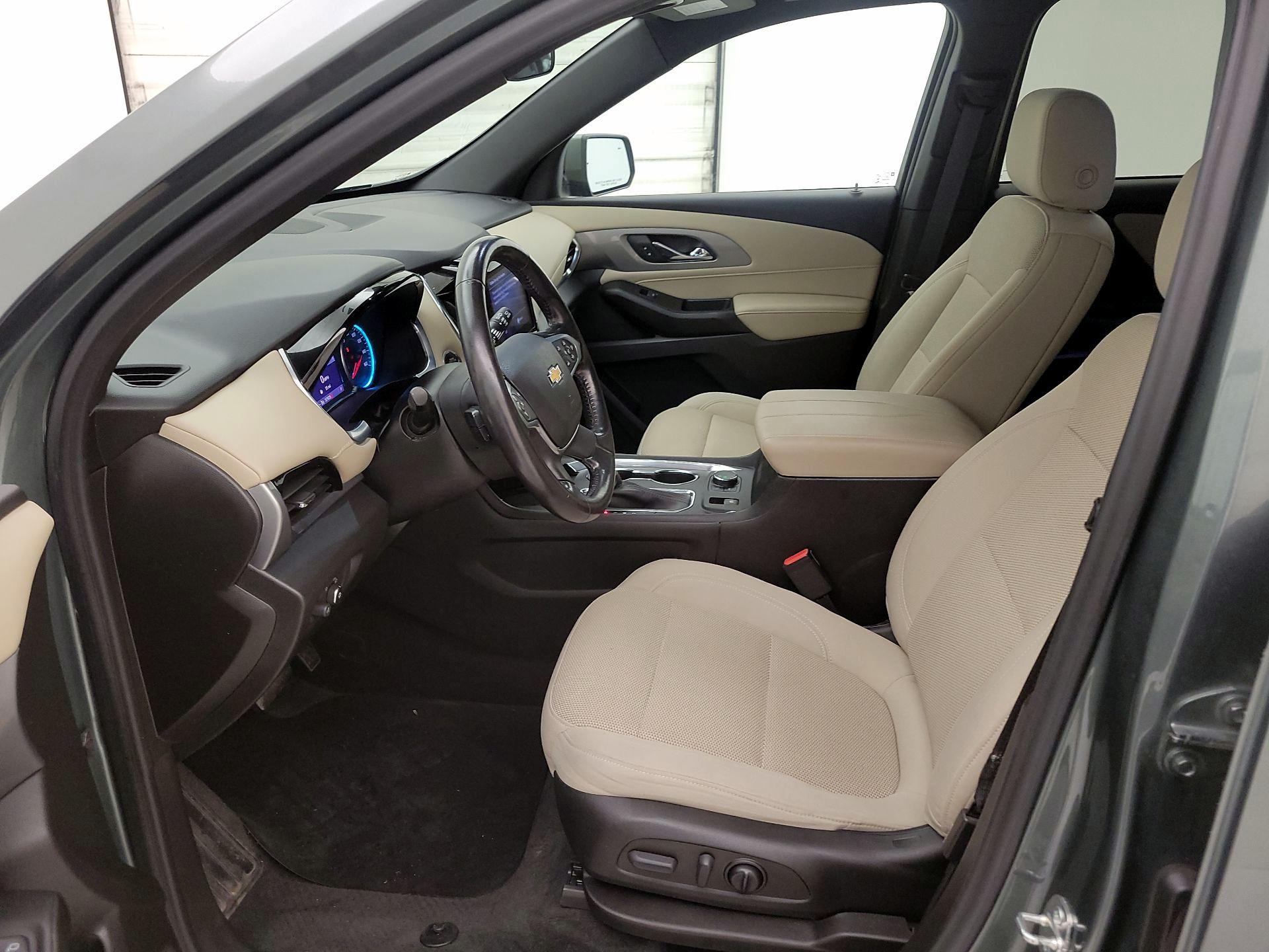 Thumbnail: 2022 Chevrolet Traverse - 11
