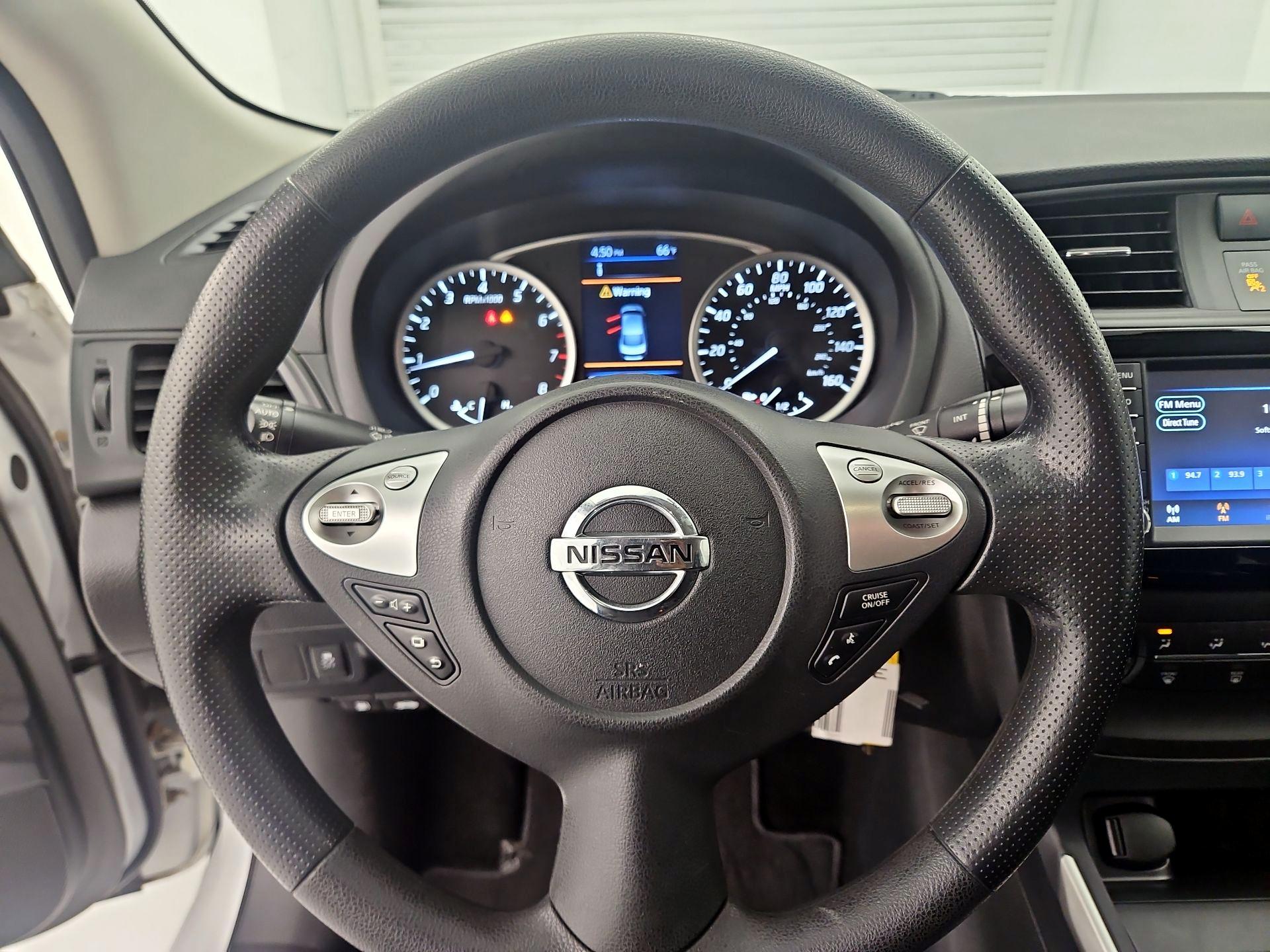 Thumbnail: 2019 Nissan Sentra - 10